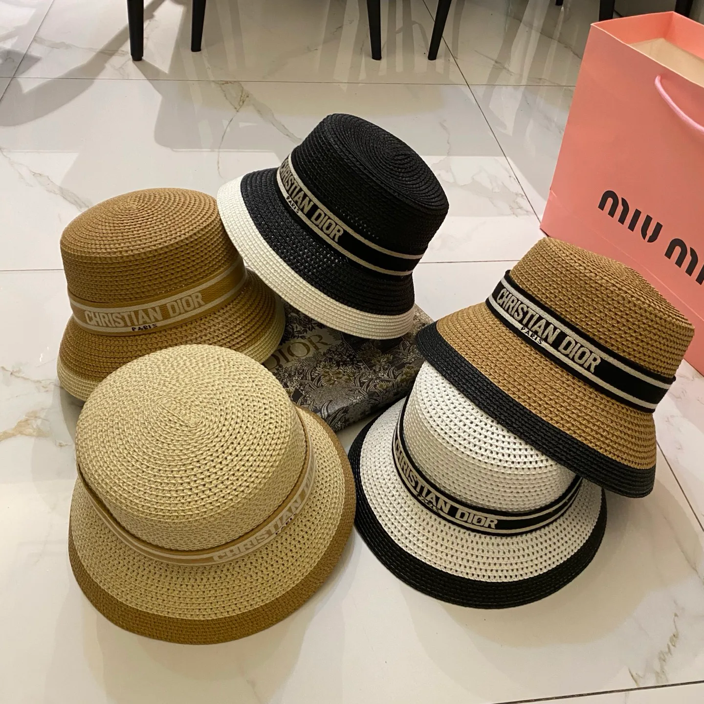 Головные Уборы Christian Dior 17498277