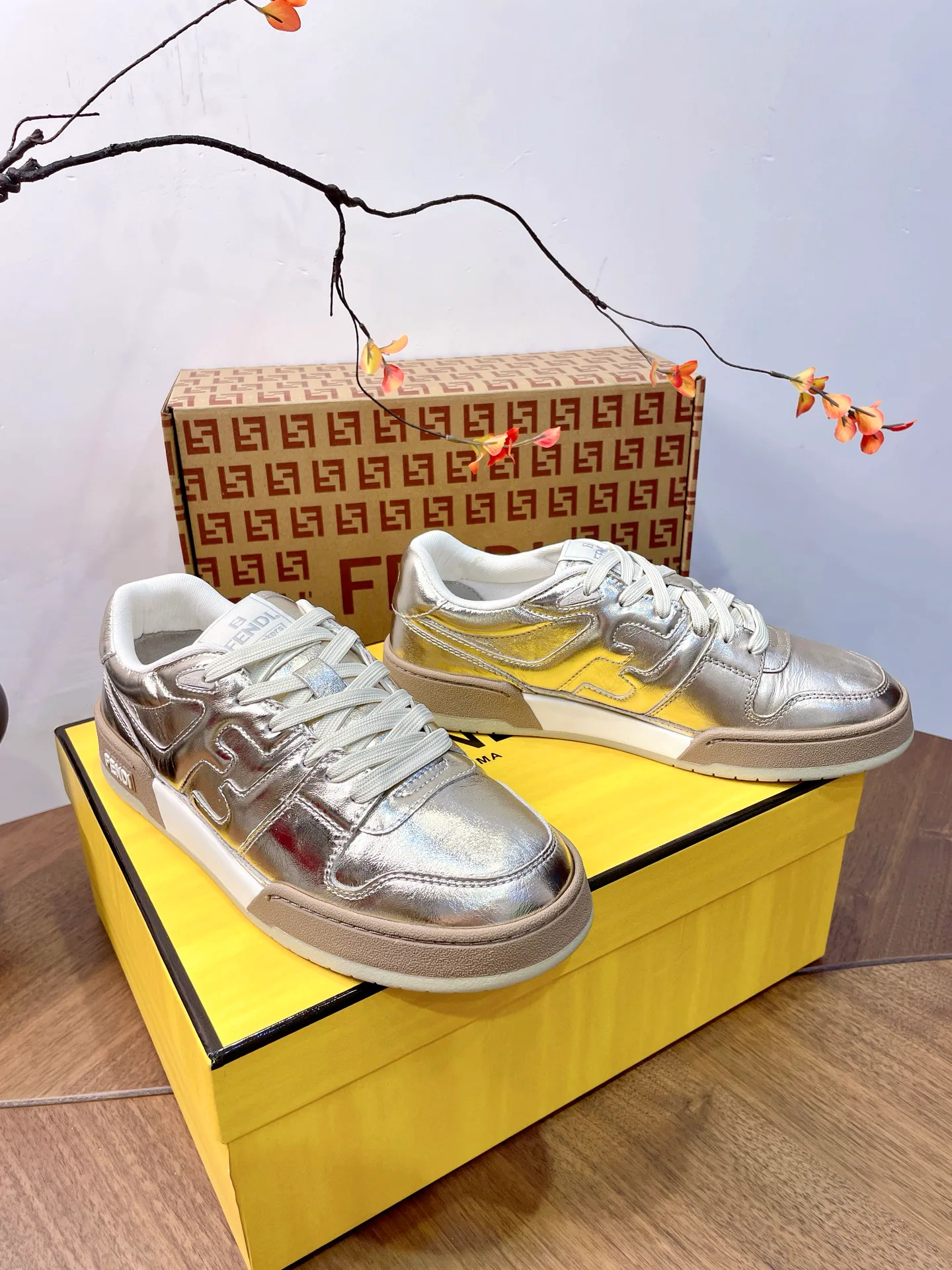 Кроссовки Женские Fendi 17957327