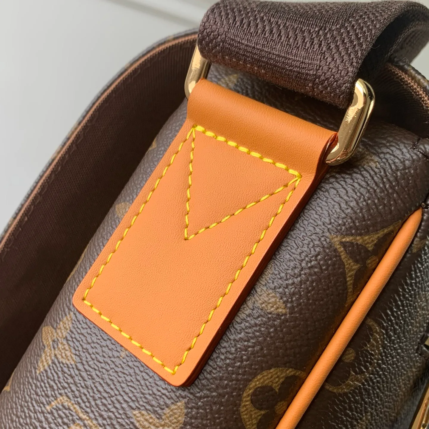 Классические Сумки Женские Louis Vuitton 18147474