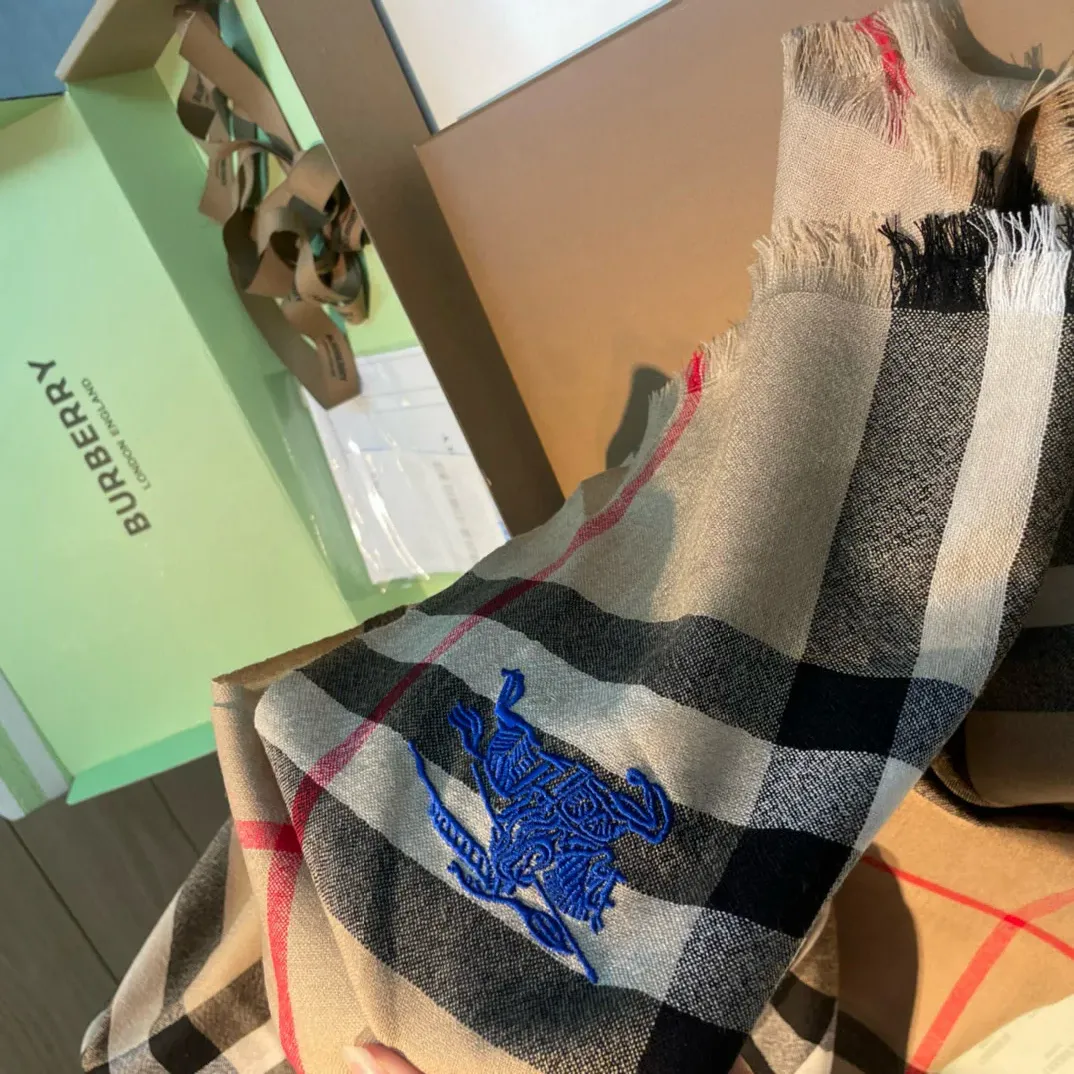 Шарфы Burberry 4470