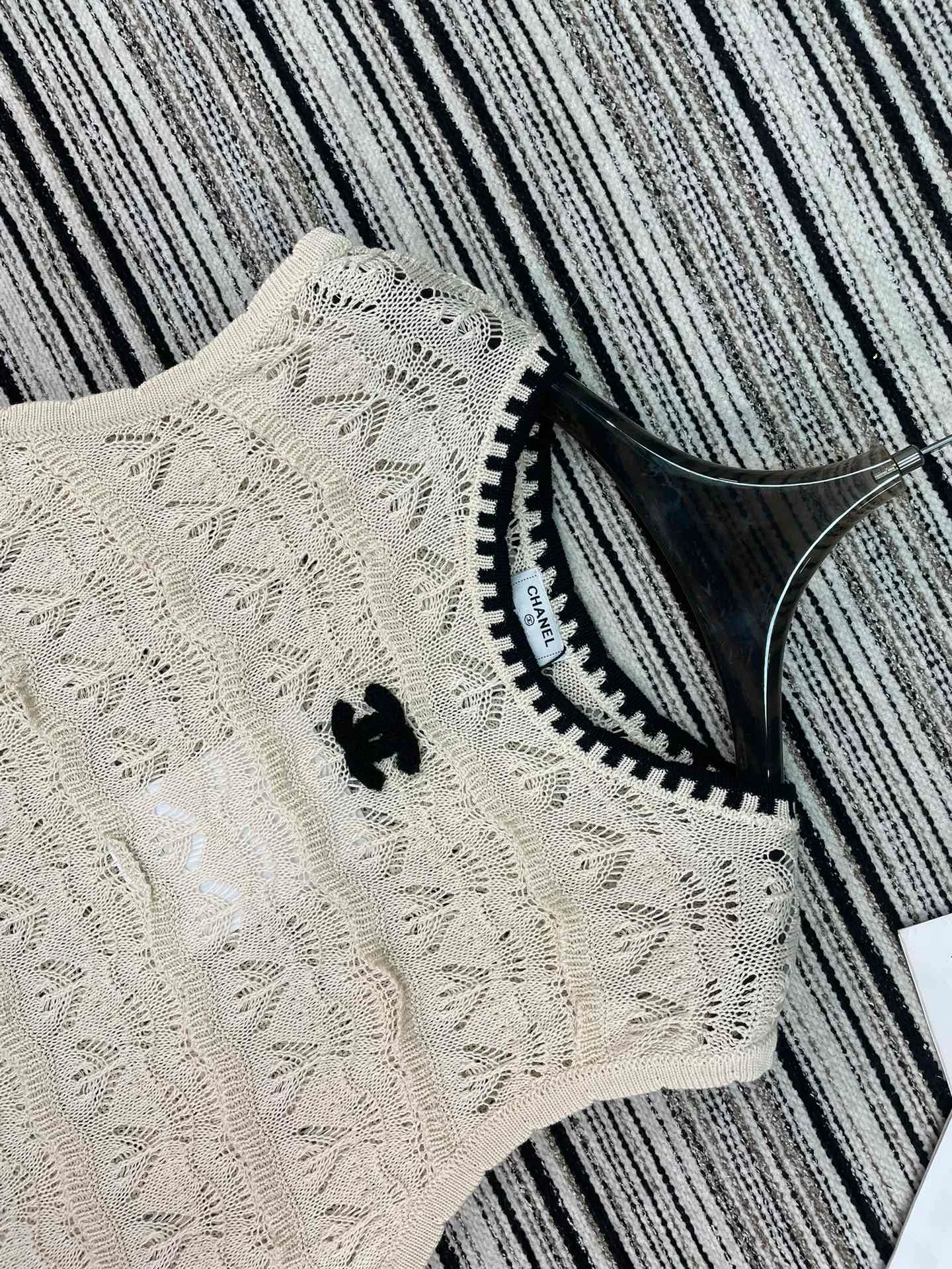 Жилеты Женские Chanel 11244913