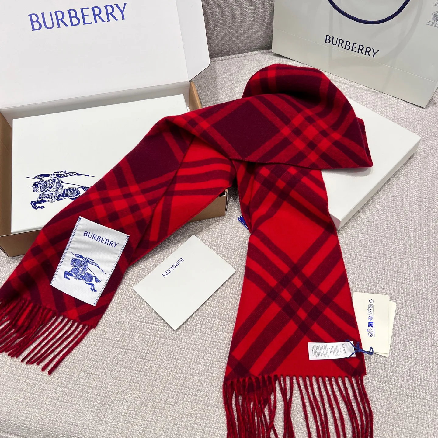 Шарфы Burberry 17945507
