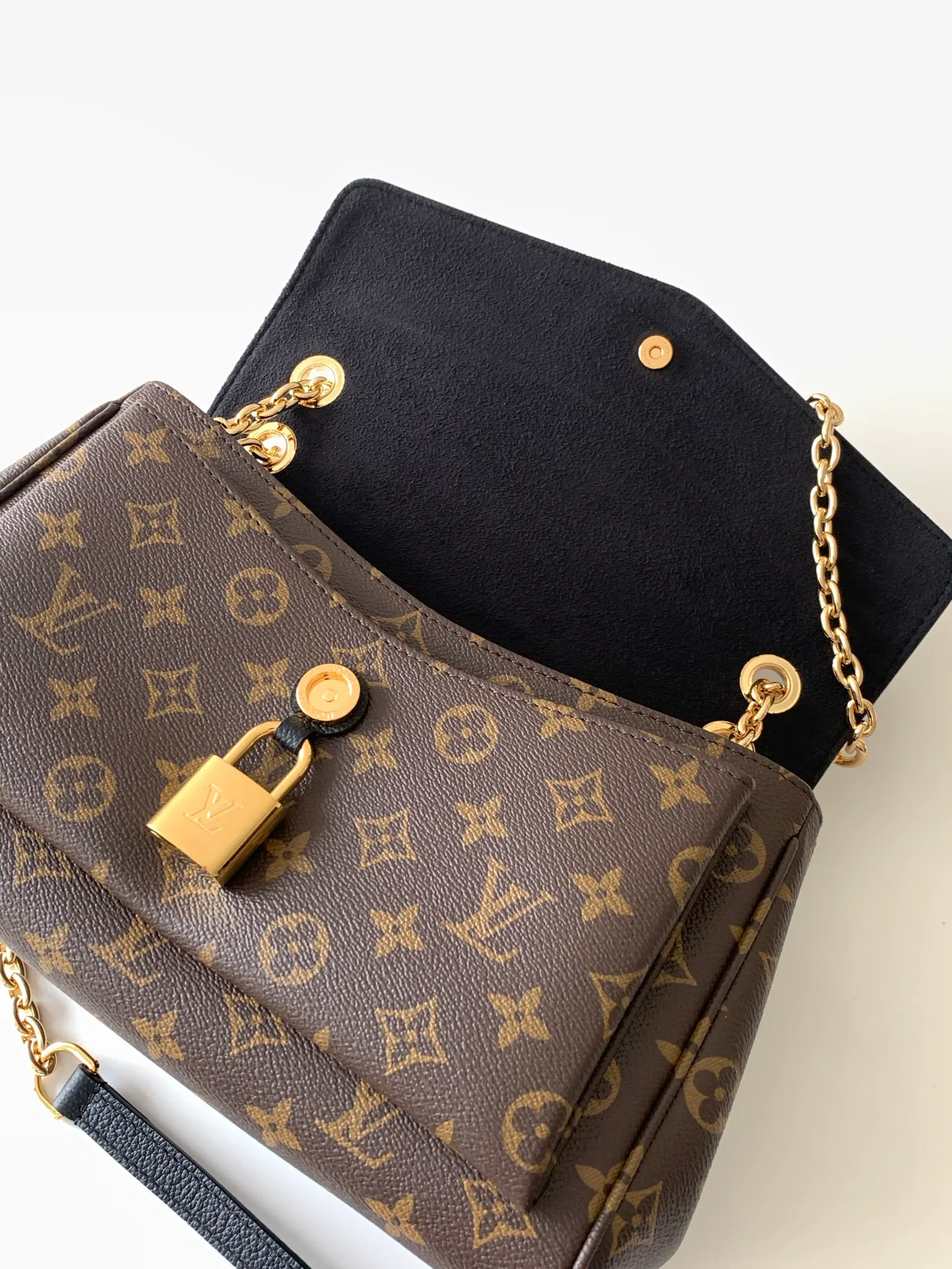 Классические Сумки Женские Louis Vuitton 13394423