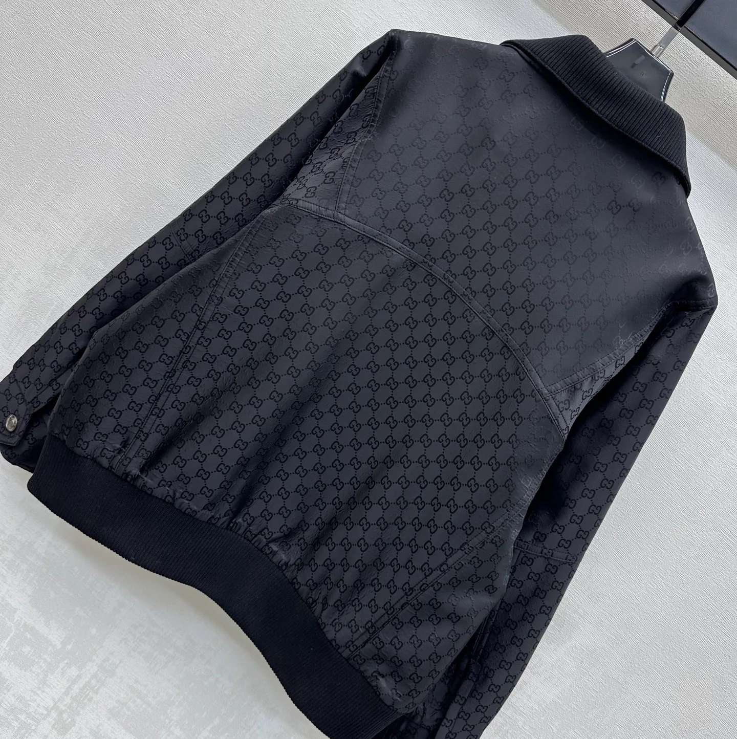 Куртки И Пуховики Женские Gucci 17892480