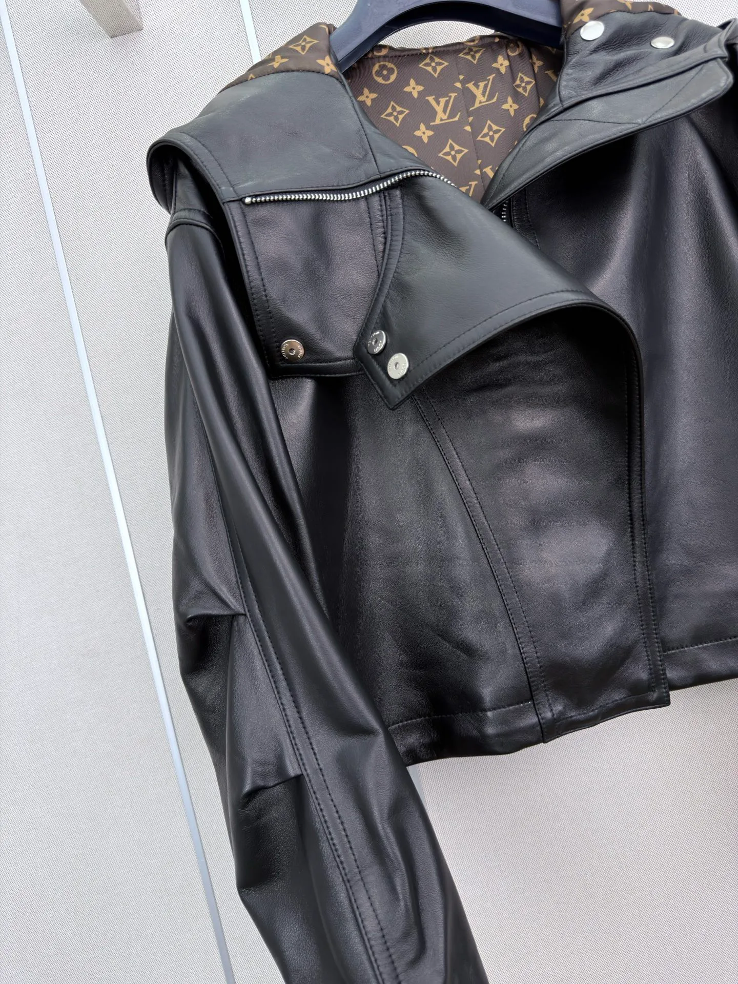 Кожаные Куртки И Дублёнки Женские Louis Vuitton 18113275