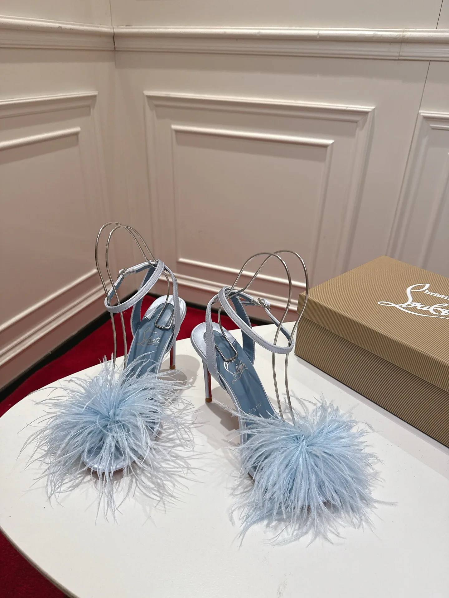 Туфли Женские Christian Louboutin 17057873