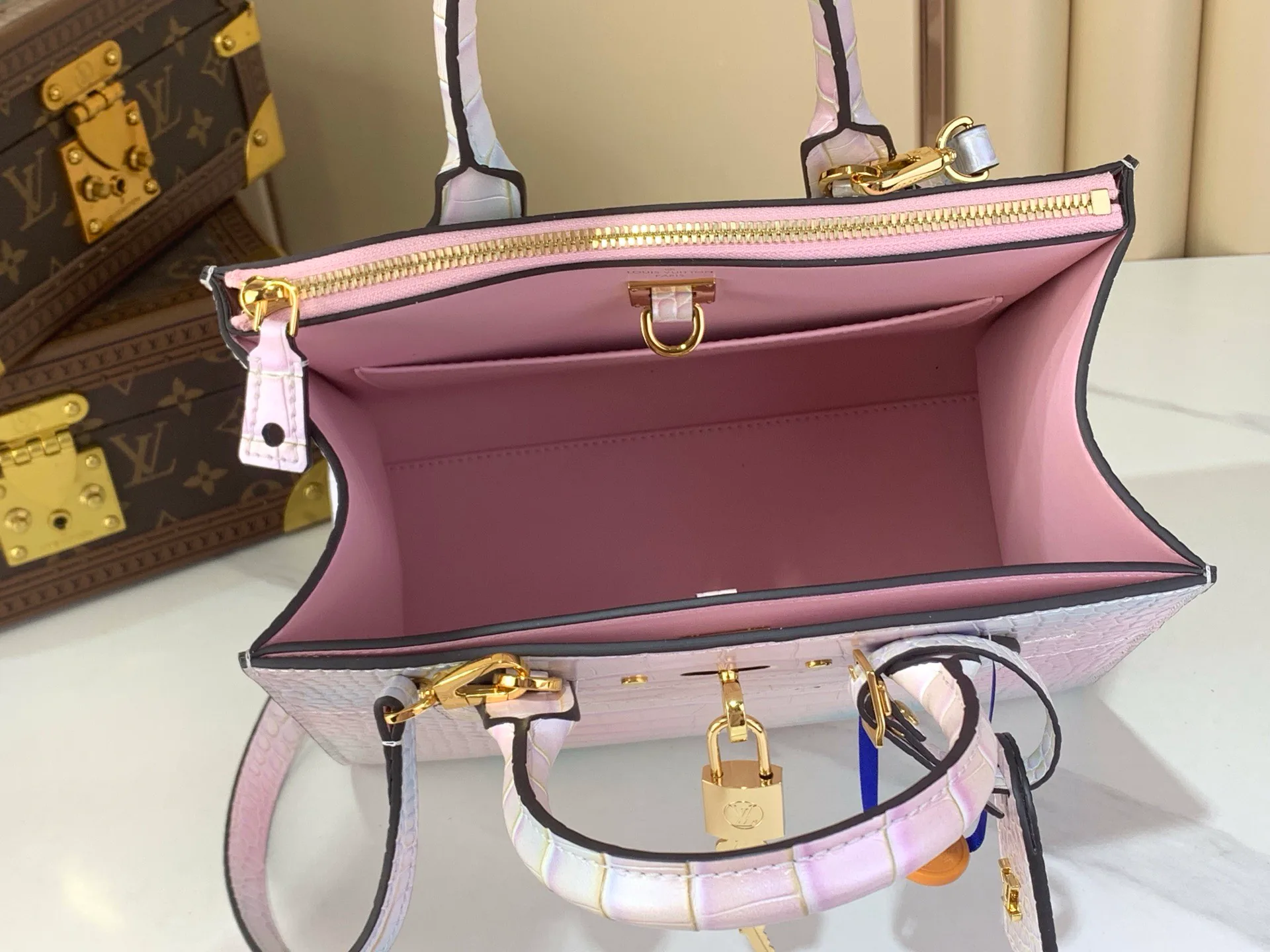 Сумки На Ремне Женские Louis Vuitton 5904539