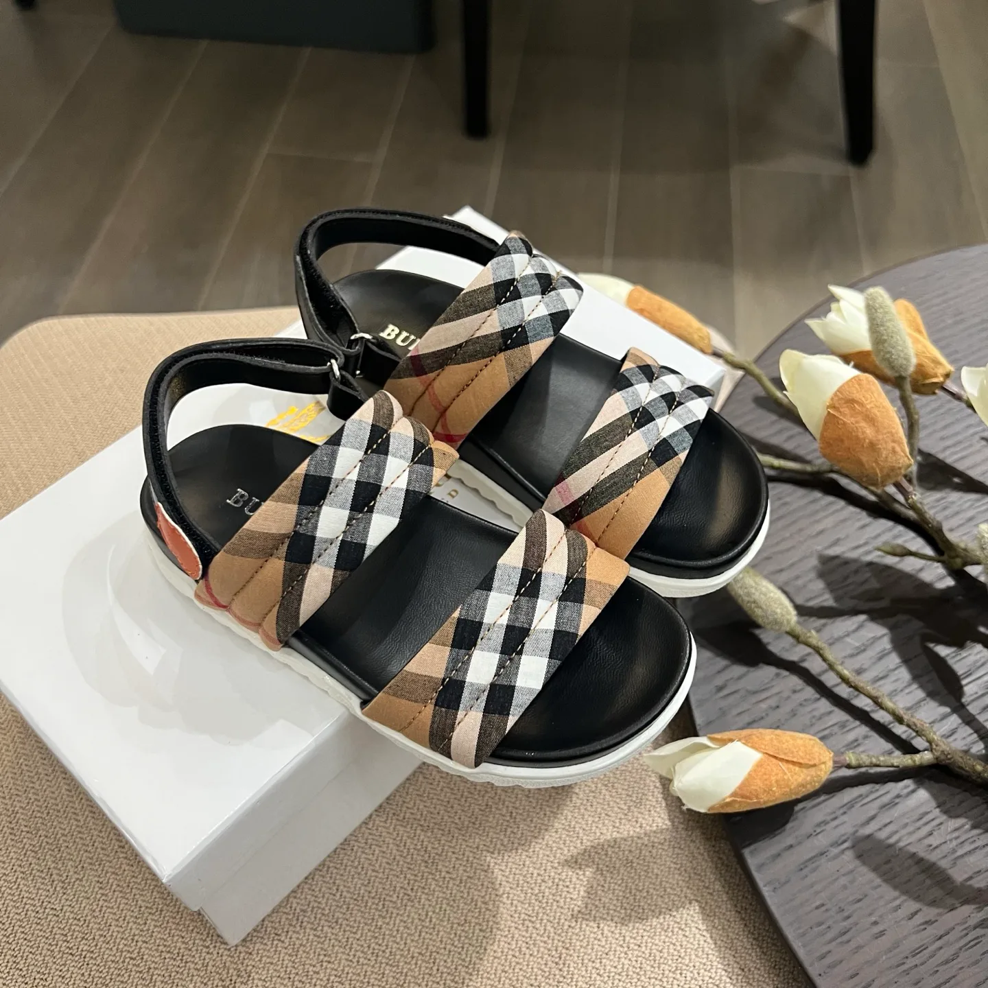 Сандалии Женские Burberry 5919096