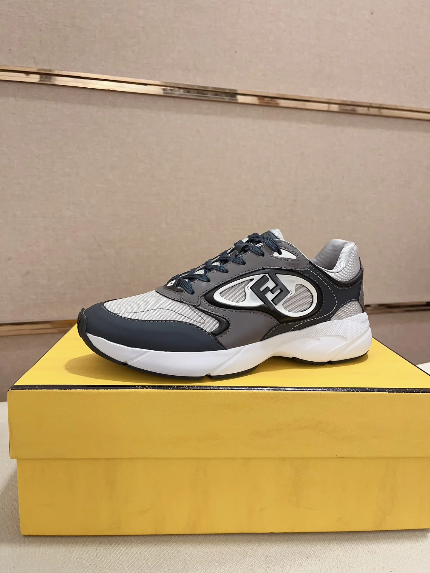 Кроссовки Мужские Fendi 1062358