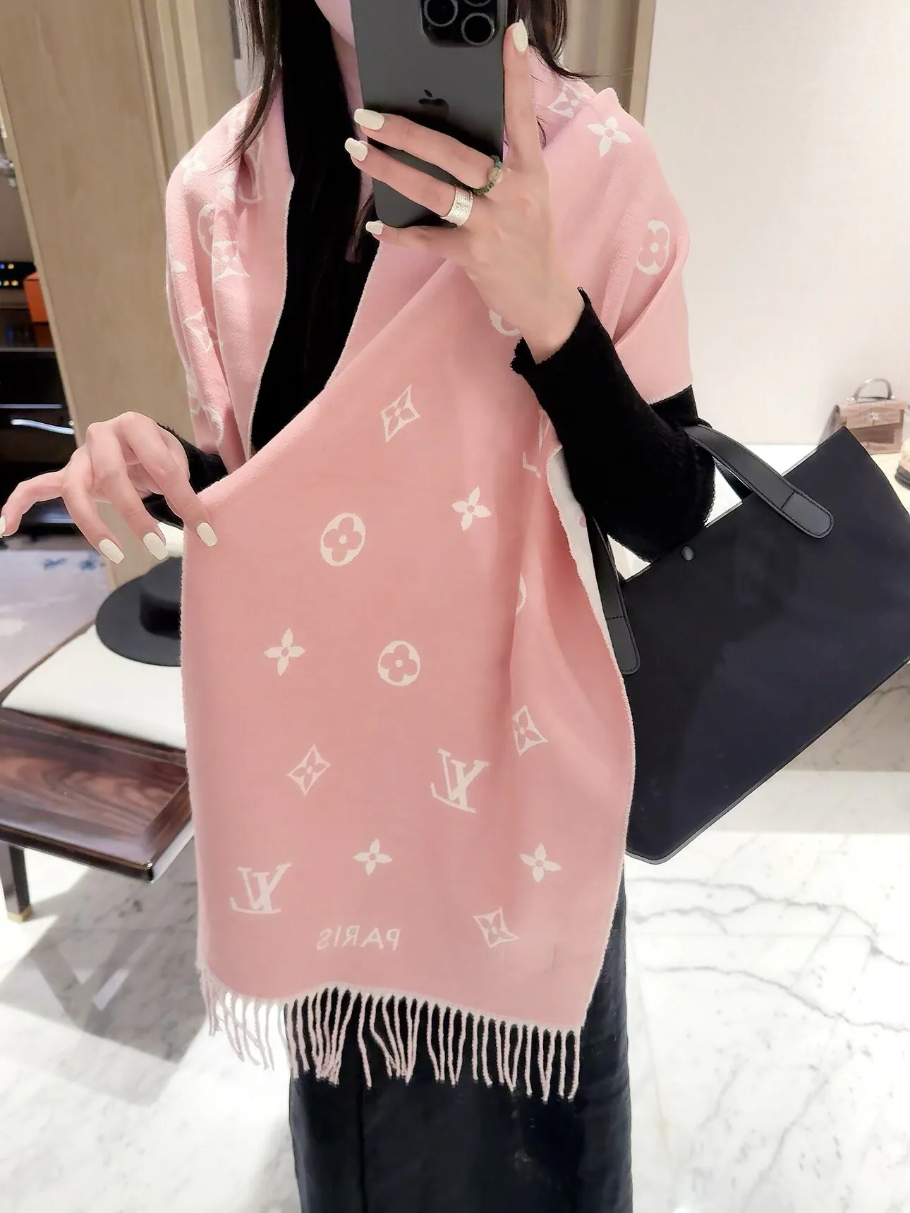 Шарфы Louis Vuitton 18322601