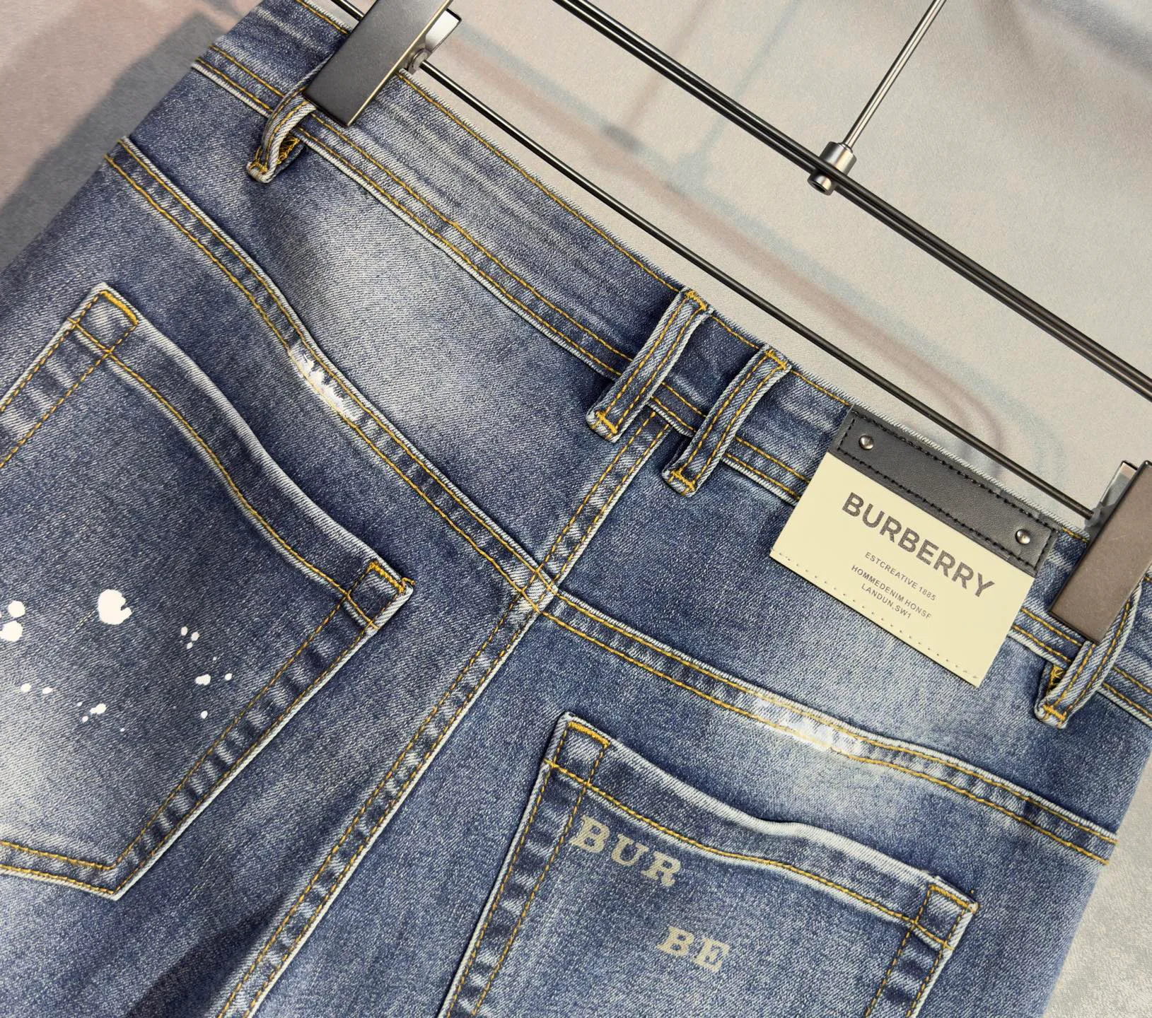 Джинсы Мужские Burberry 18098396