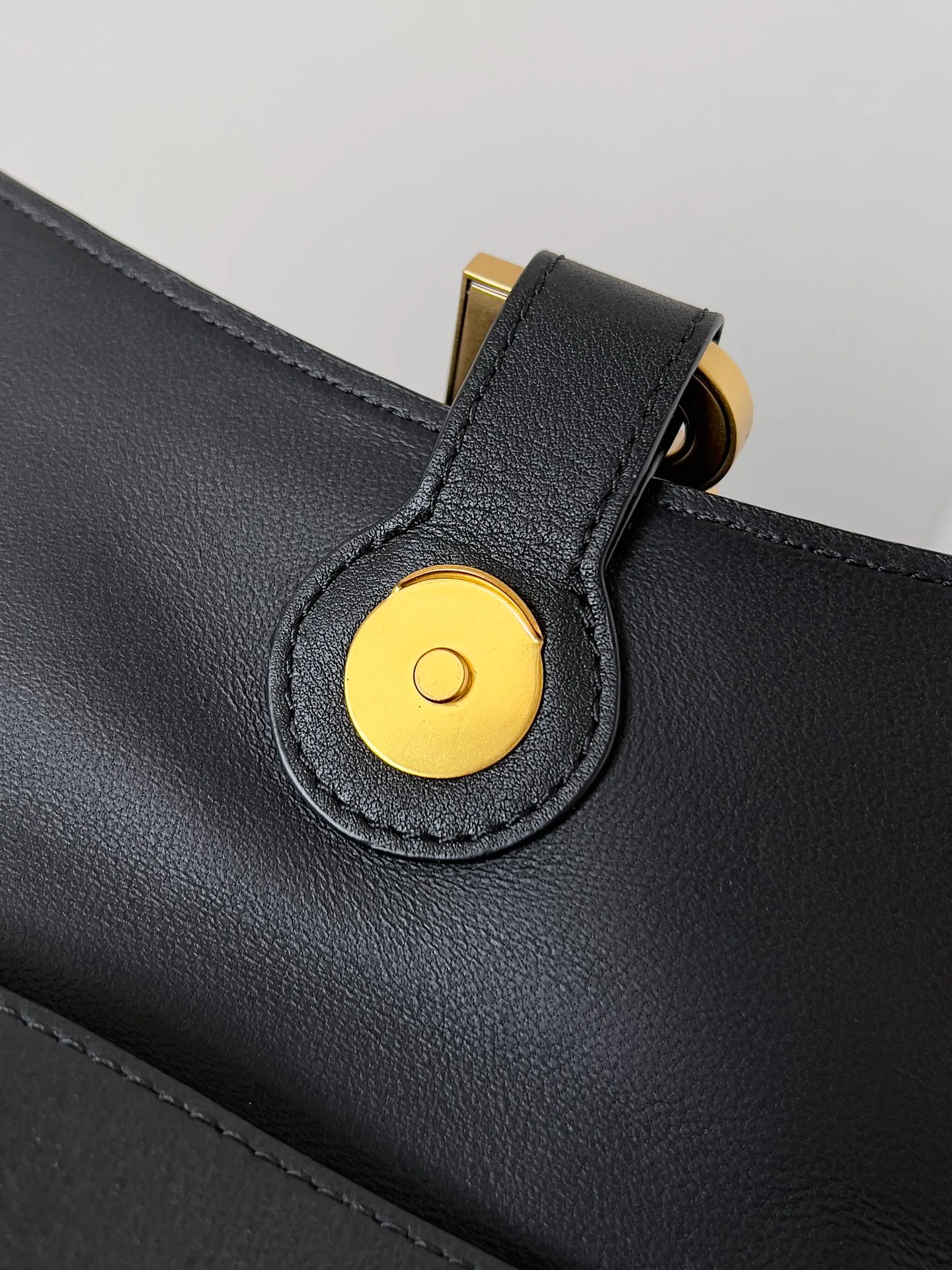 Сумки На Ремне Женские Balenciaga 368795