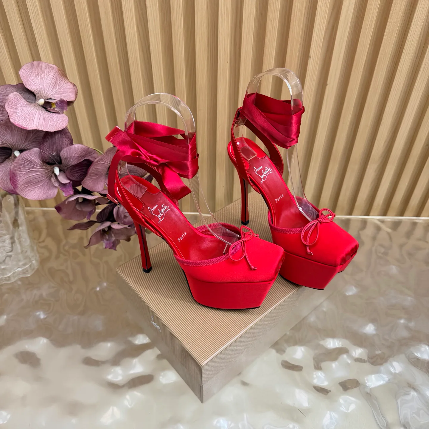 Босоножки Женские Christian Louboutin 18796756