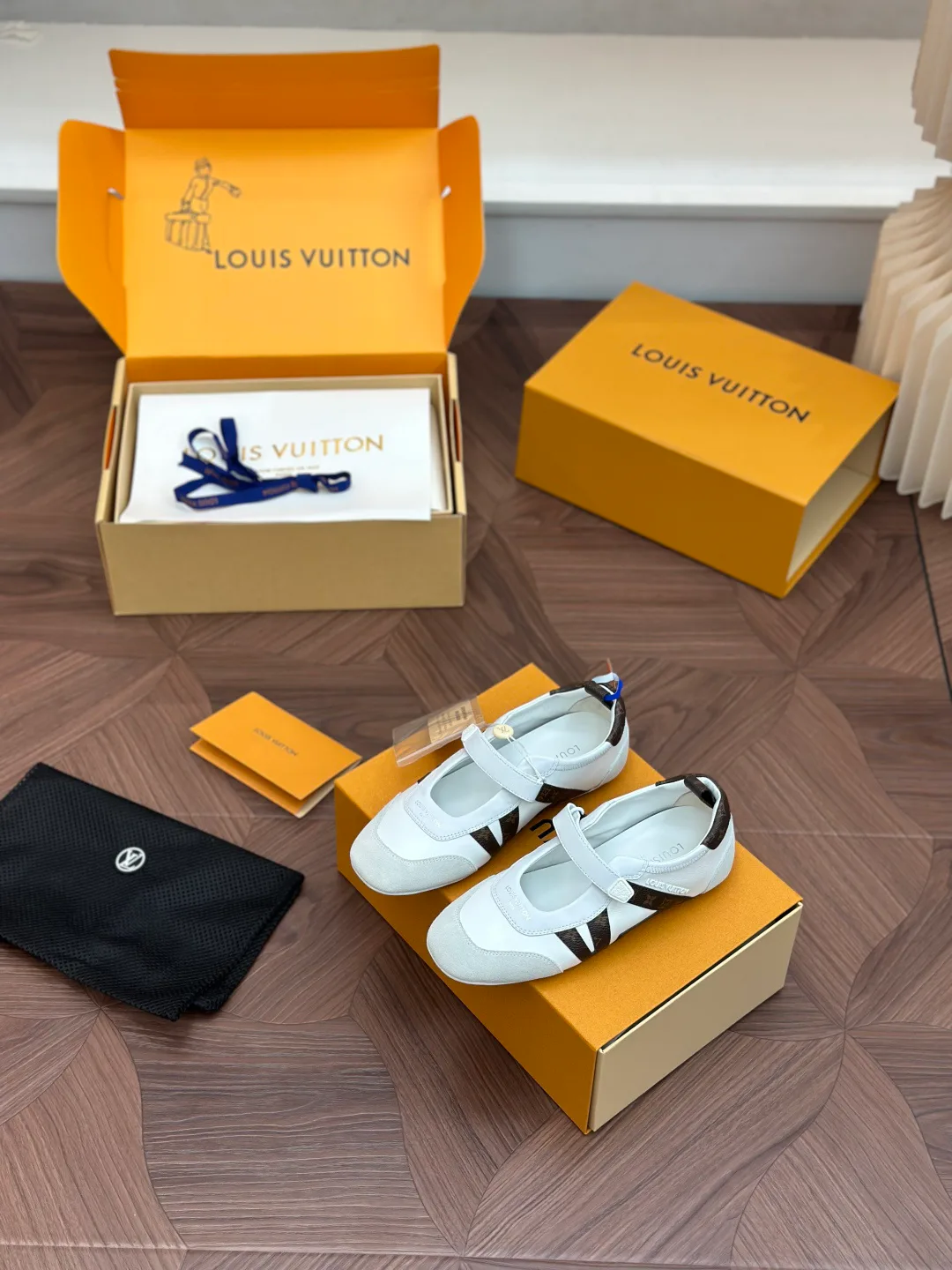 Кроссовки Женские Louis Vuitton 19480021