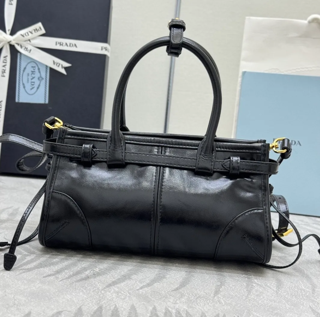 Классические Сумки Женские Prada 11682146