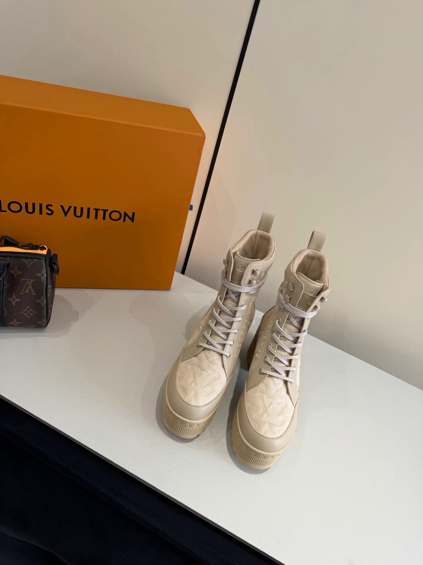 Ботинки Женские Louis Vuitton 19270933