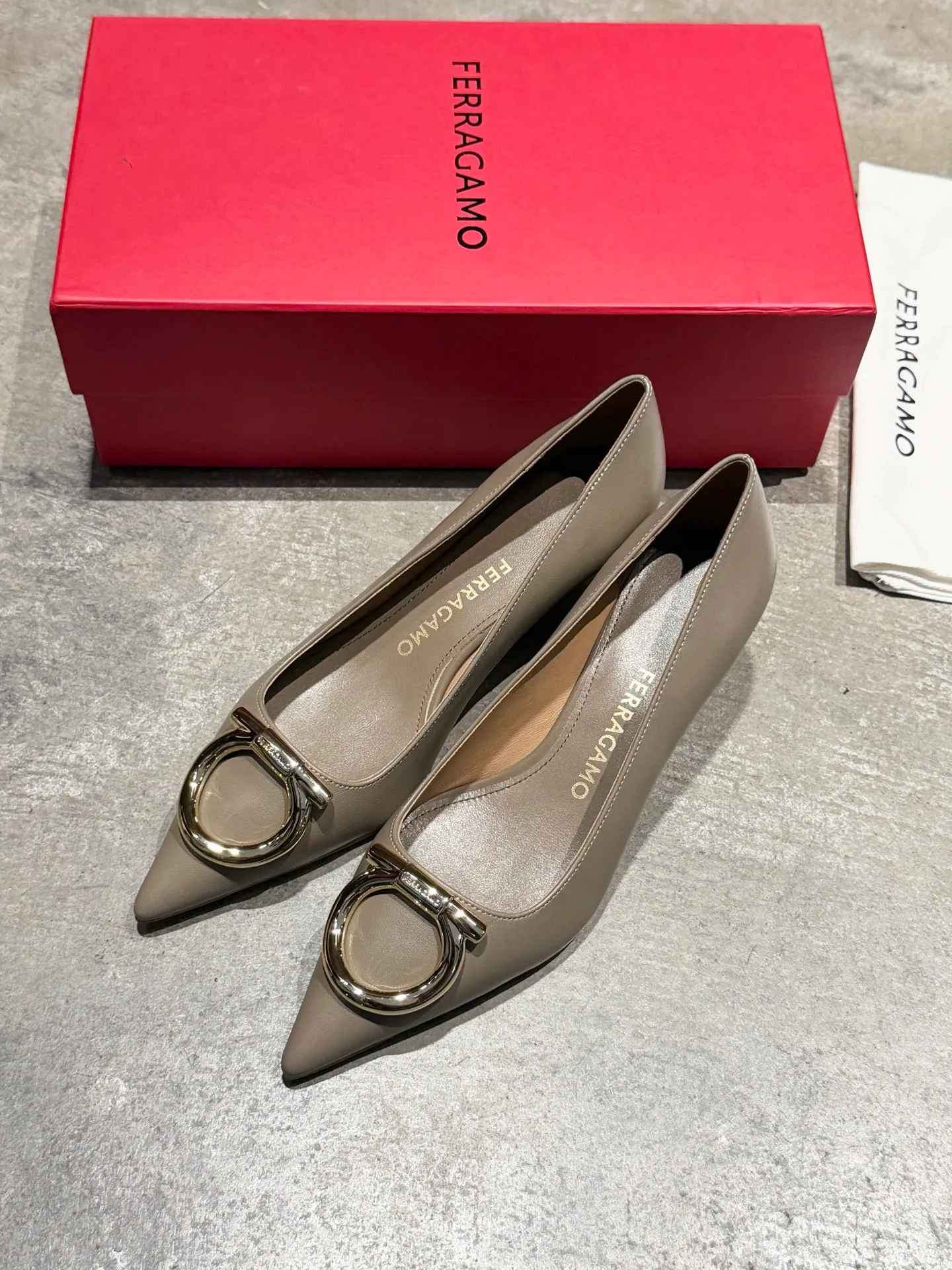 Туфли Женские Salvatore Ferragamo 17897963