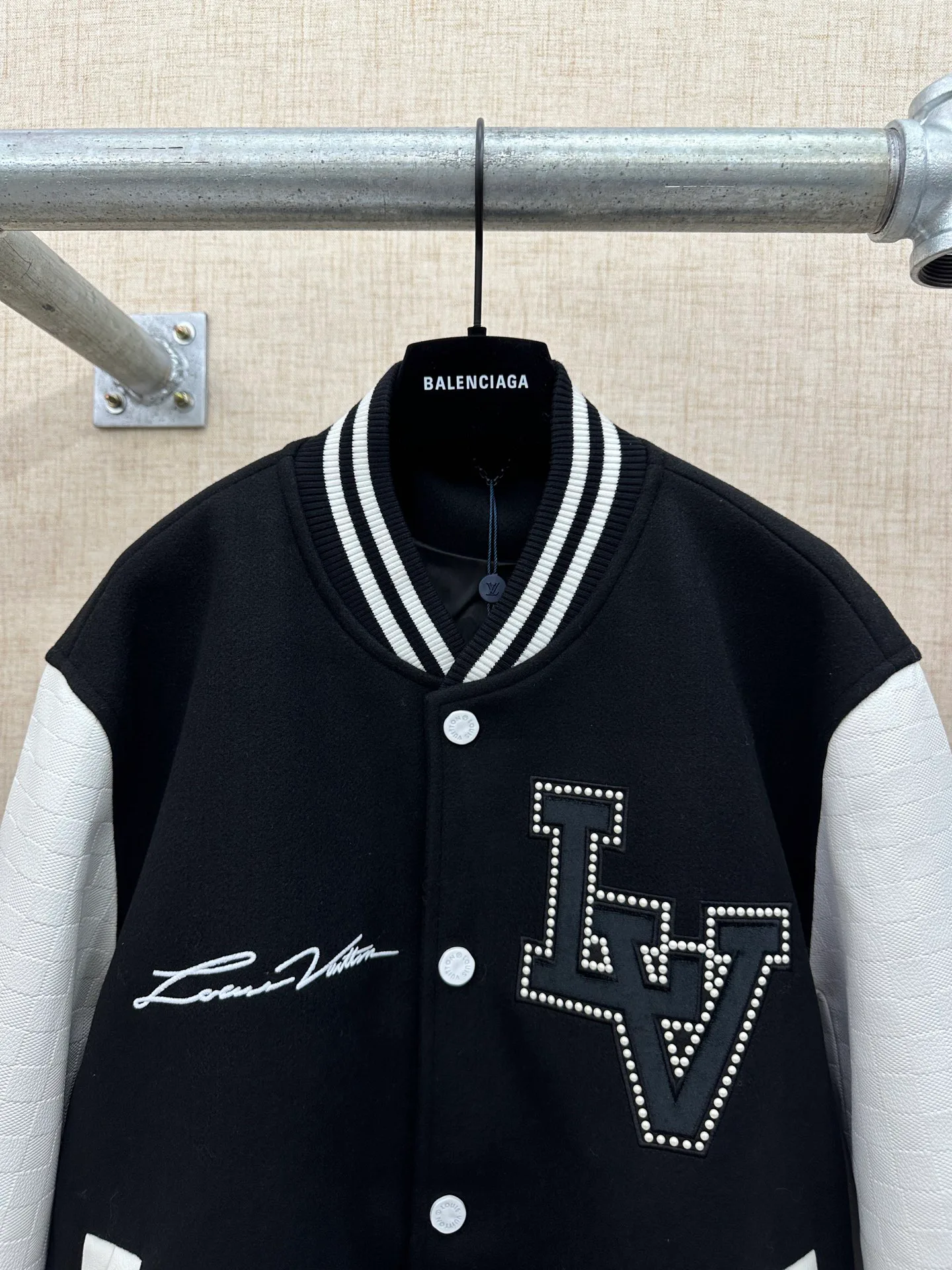 Куртки И Пуховики Женские Louis Vuitton 212534