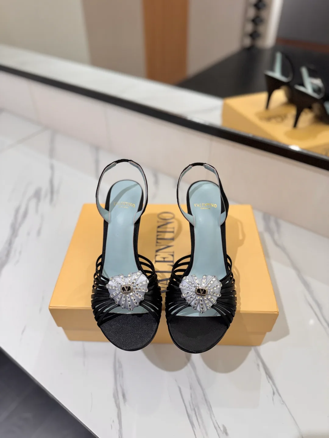 Босоножки Женские Valentino 18134886