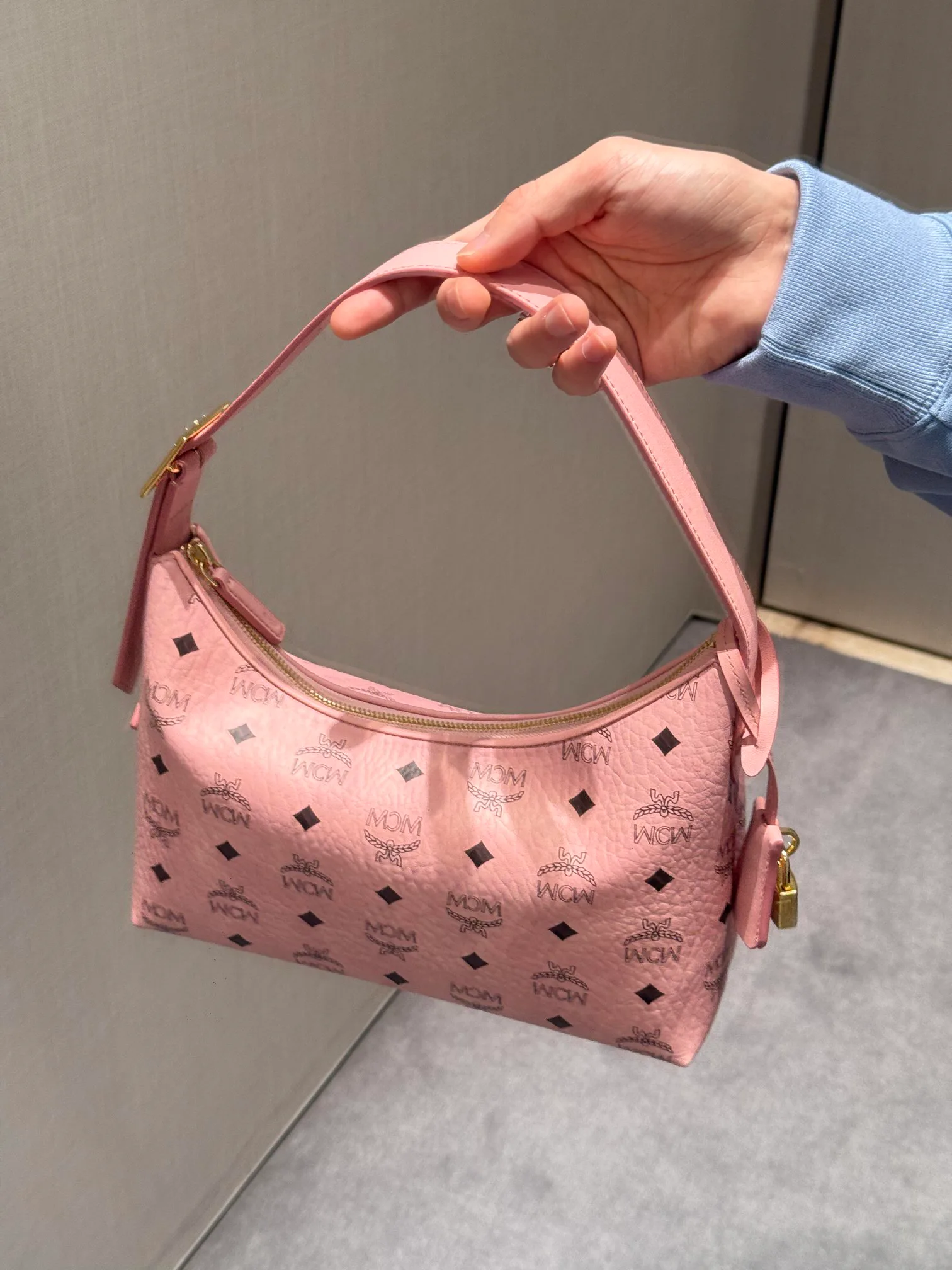 Сумки На Ремне Женские Mcm 10854009