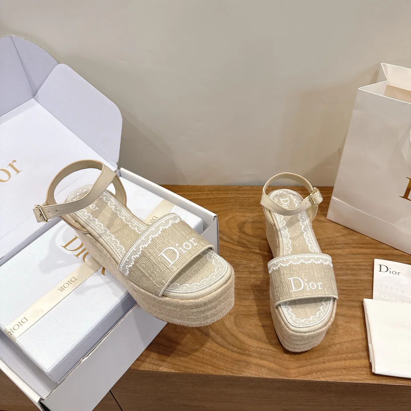 Босоножки Женские Christian Dior 17947072