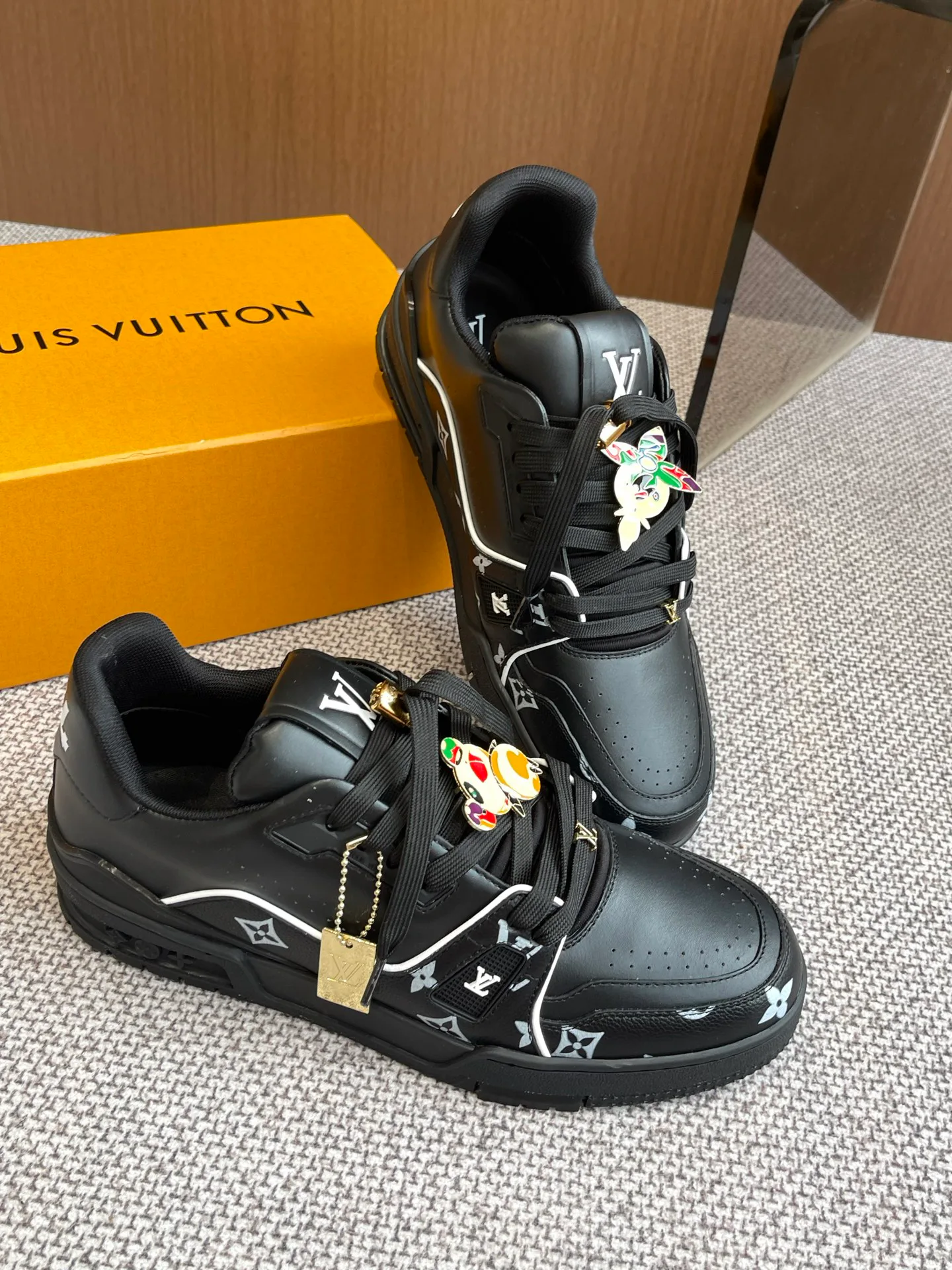 Кроссовки Женские Louis Vuitton 24890