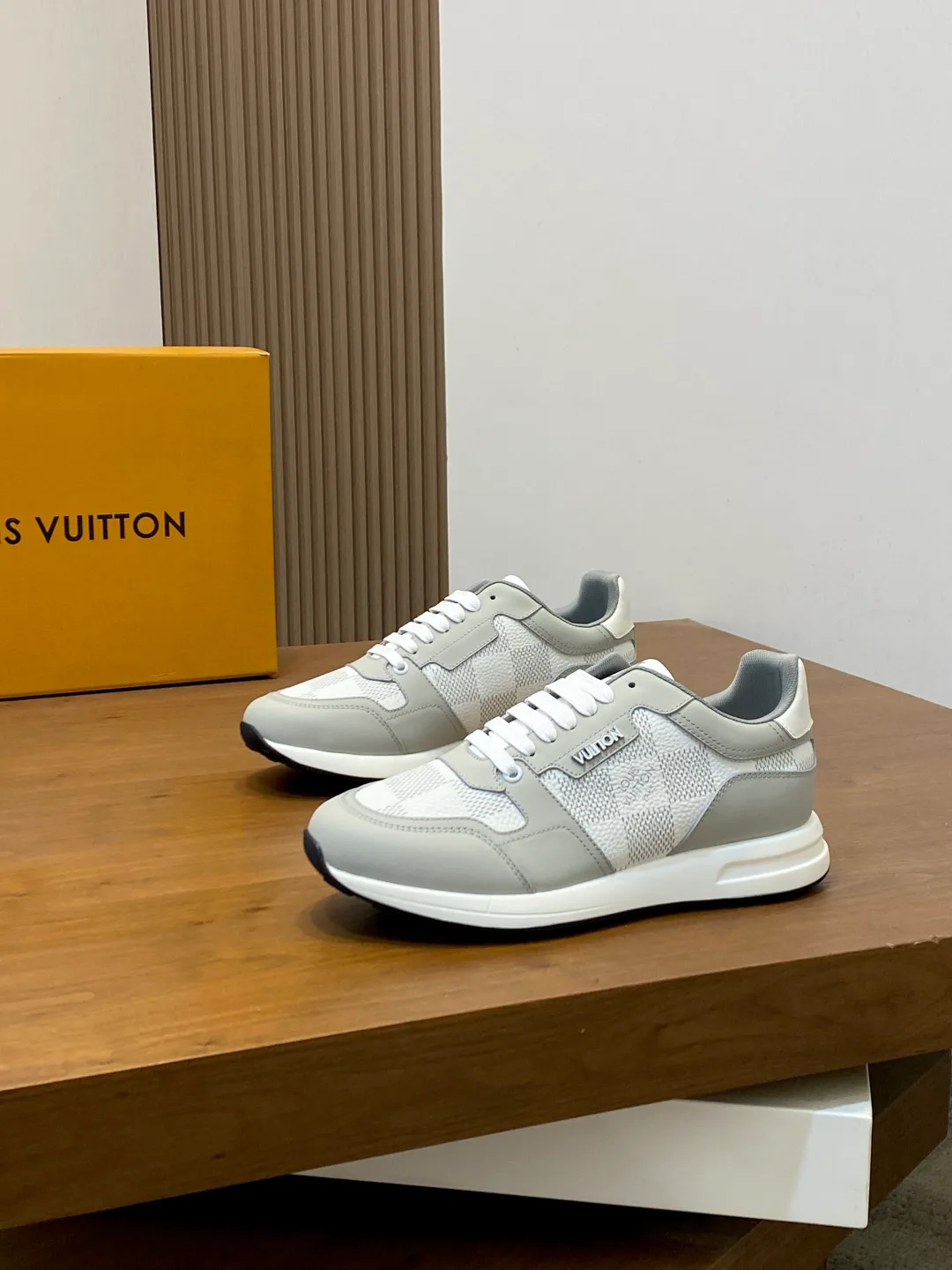 Кроссовки Мужские Louis Vuitton 18274584