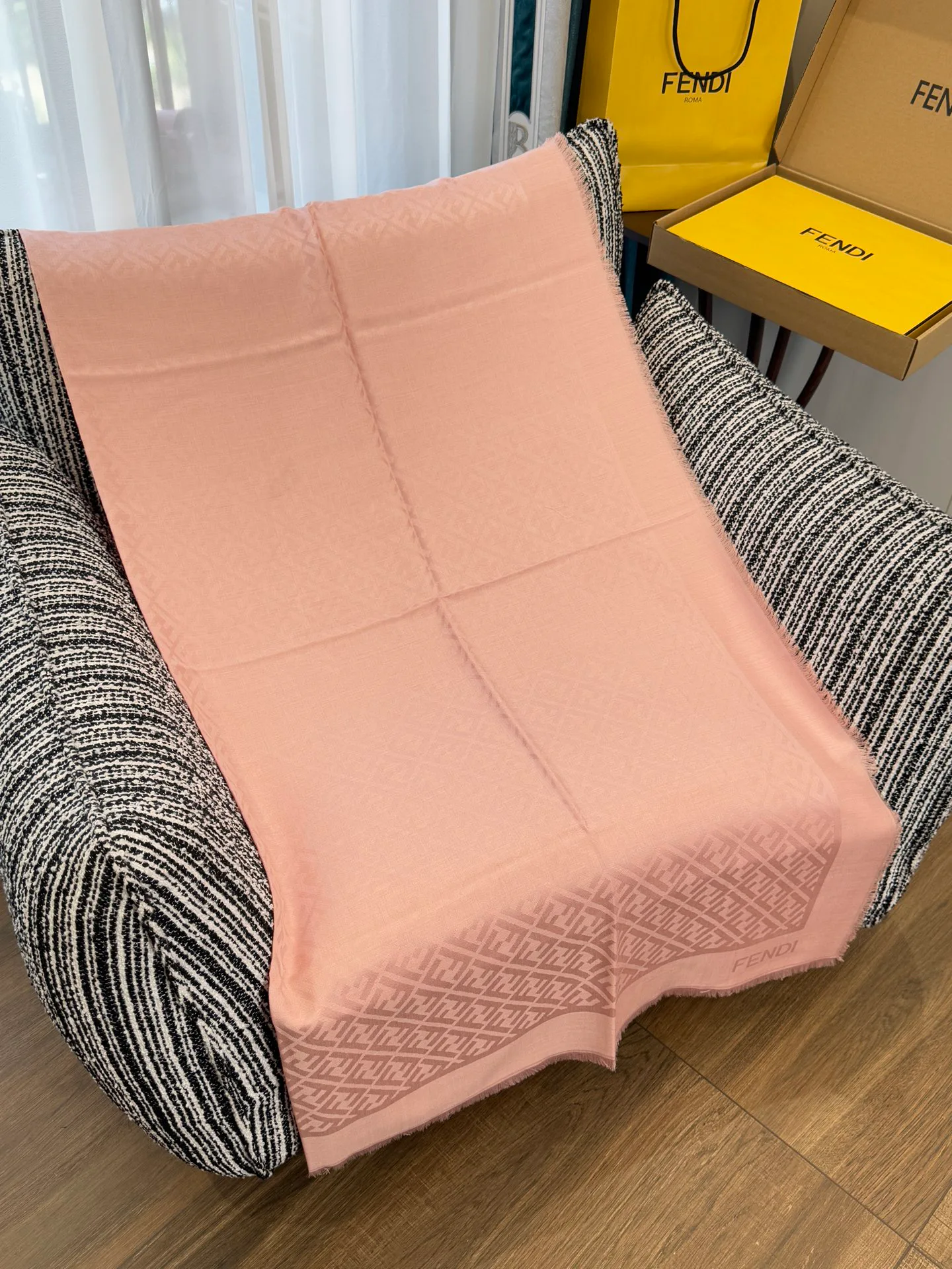 Шарфы Fendi 18287115