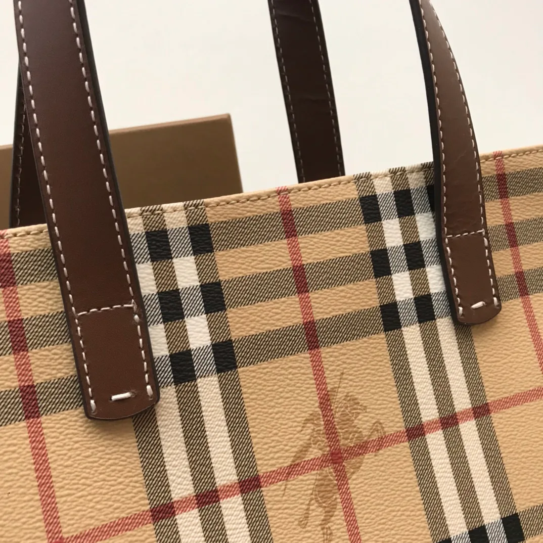 Классические Сумки Женские Burberry 11013020
