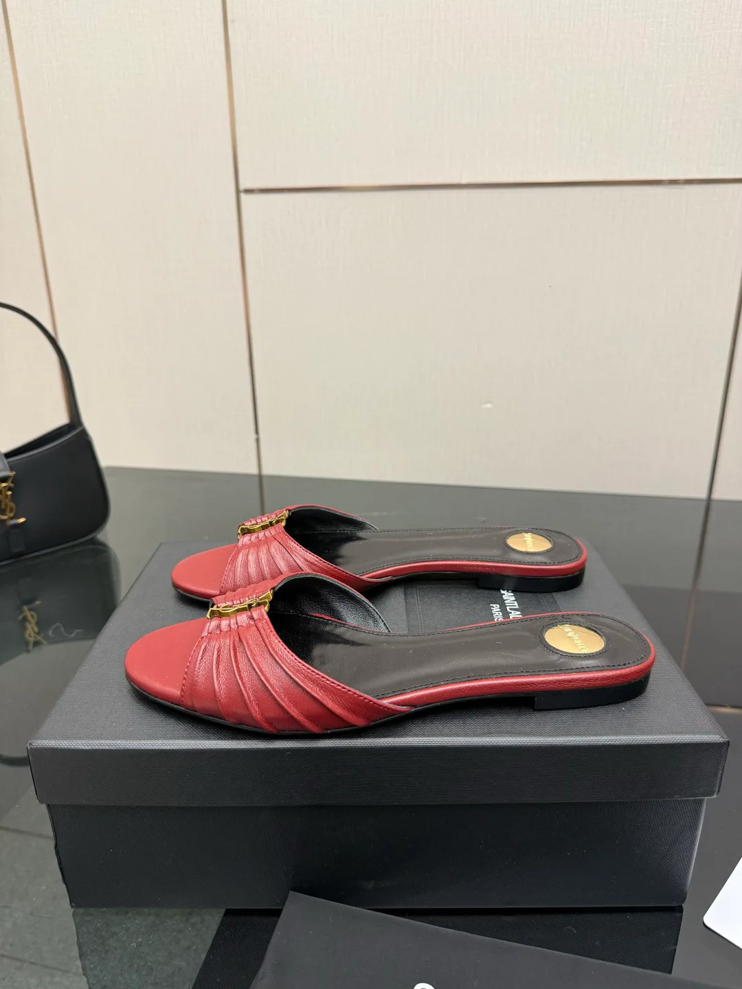 Шлепанцы Женские Saint Laurent 11682311
