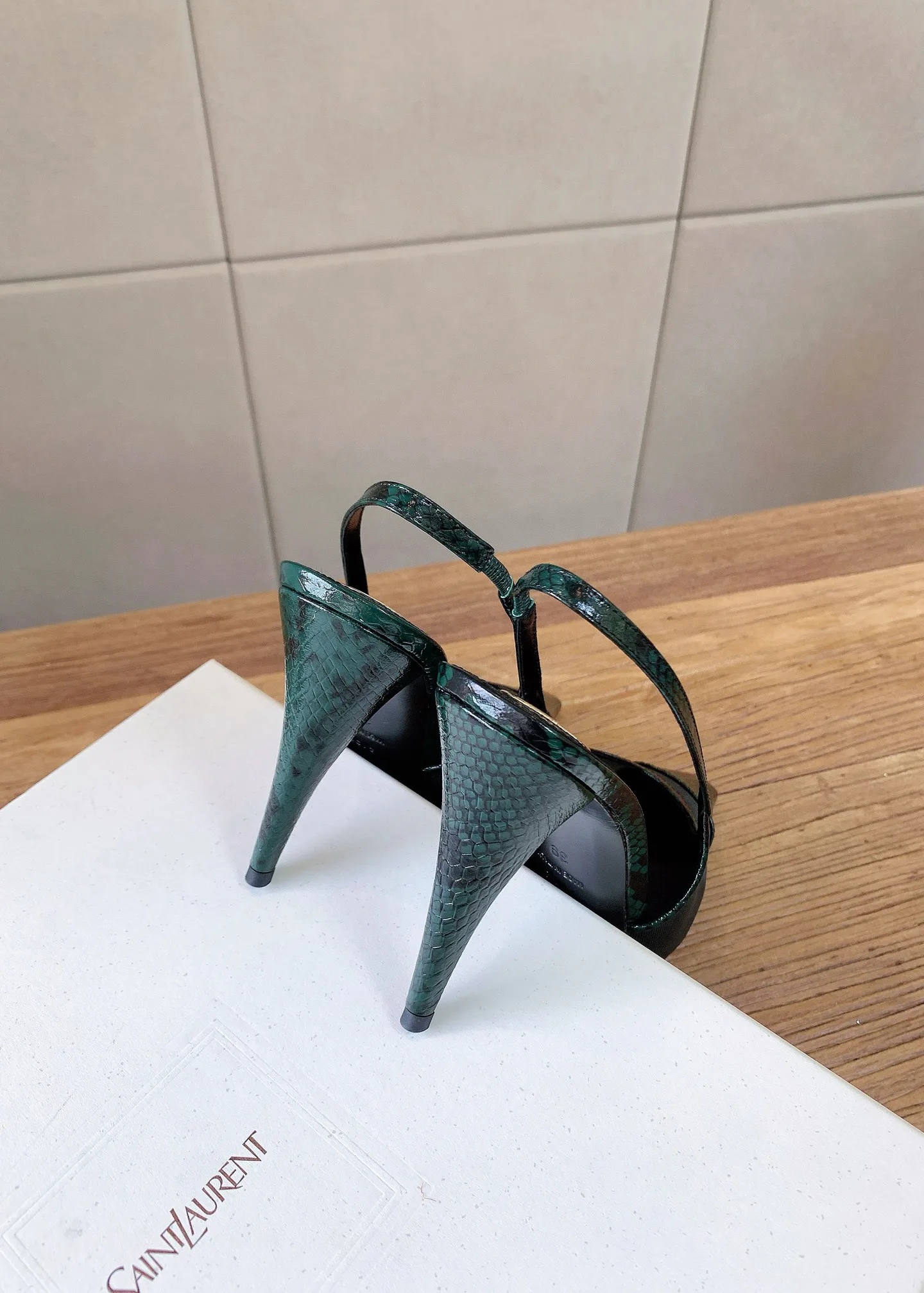 Босоножки Женские Saint Laurent 19082619
