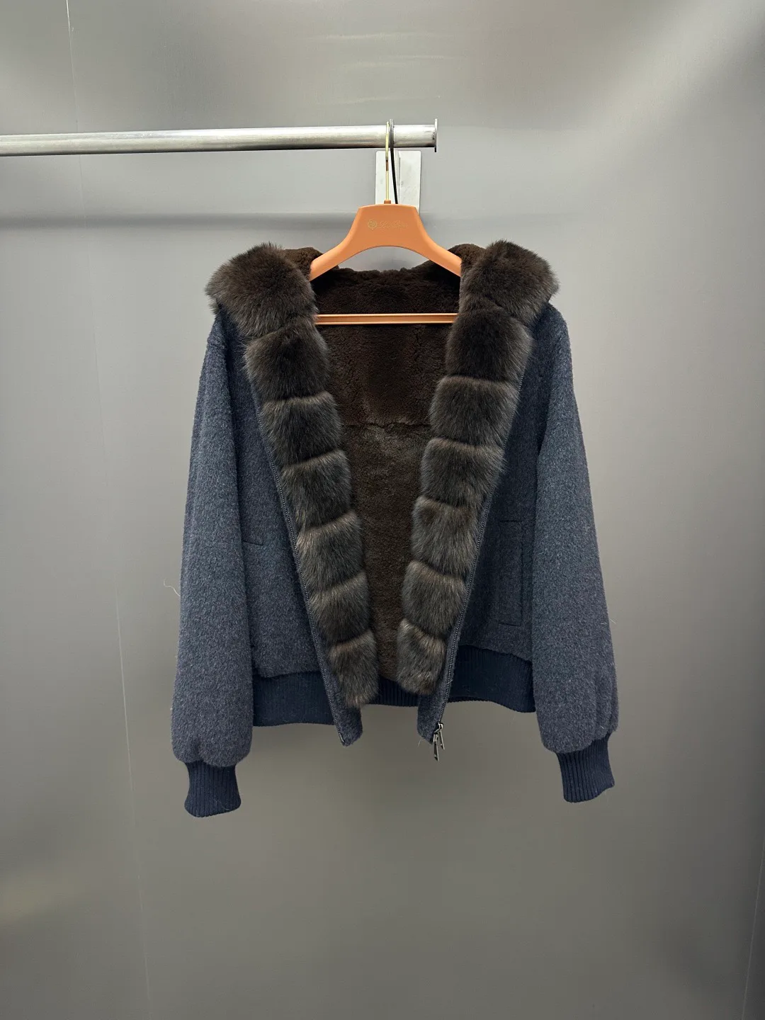 Куртки И Пуховики Женские Loro Piana 18761144