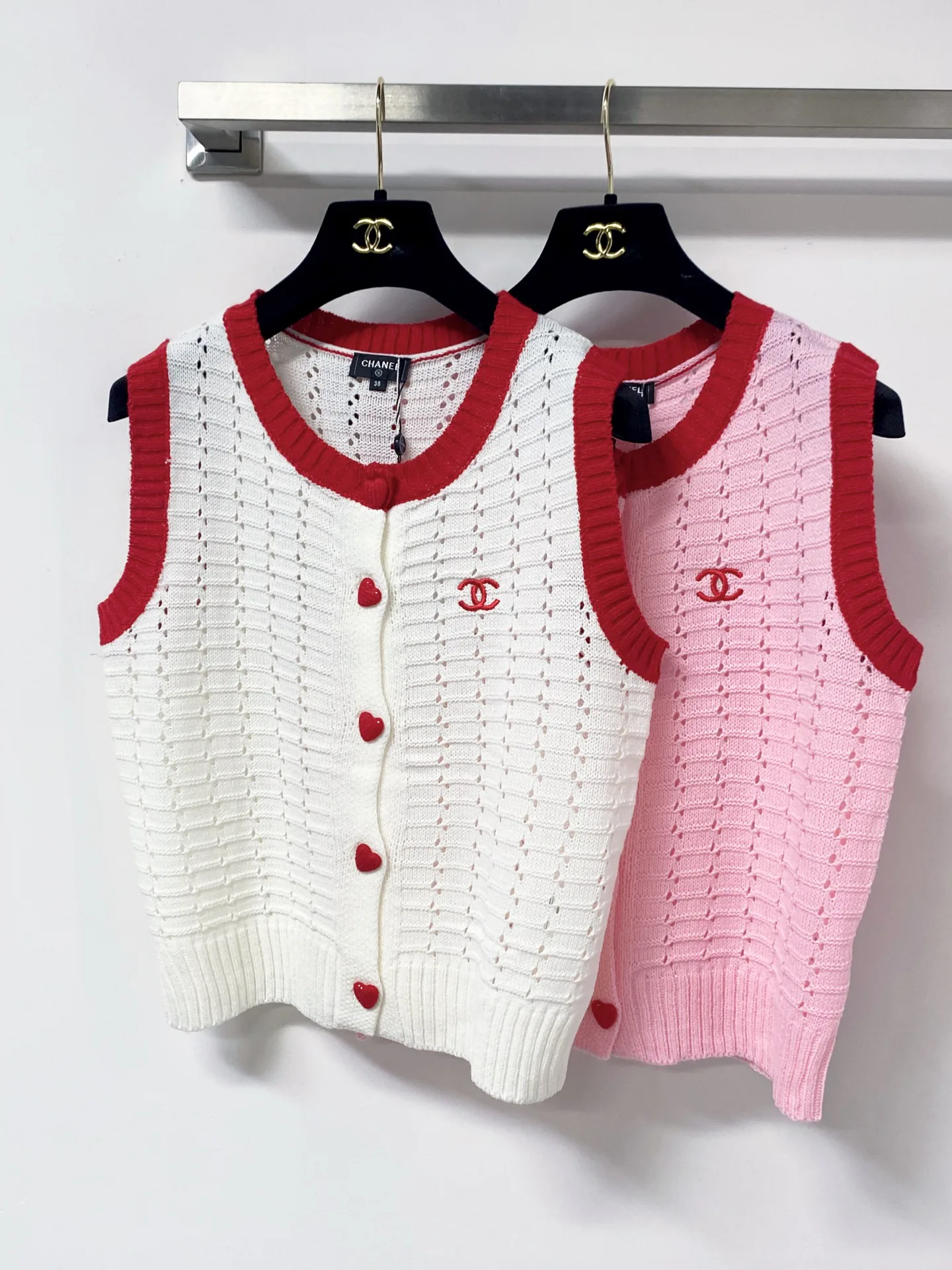 Жилеты Женские Chanel 17053610