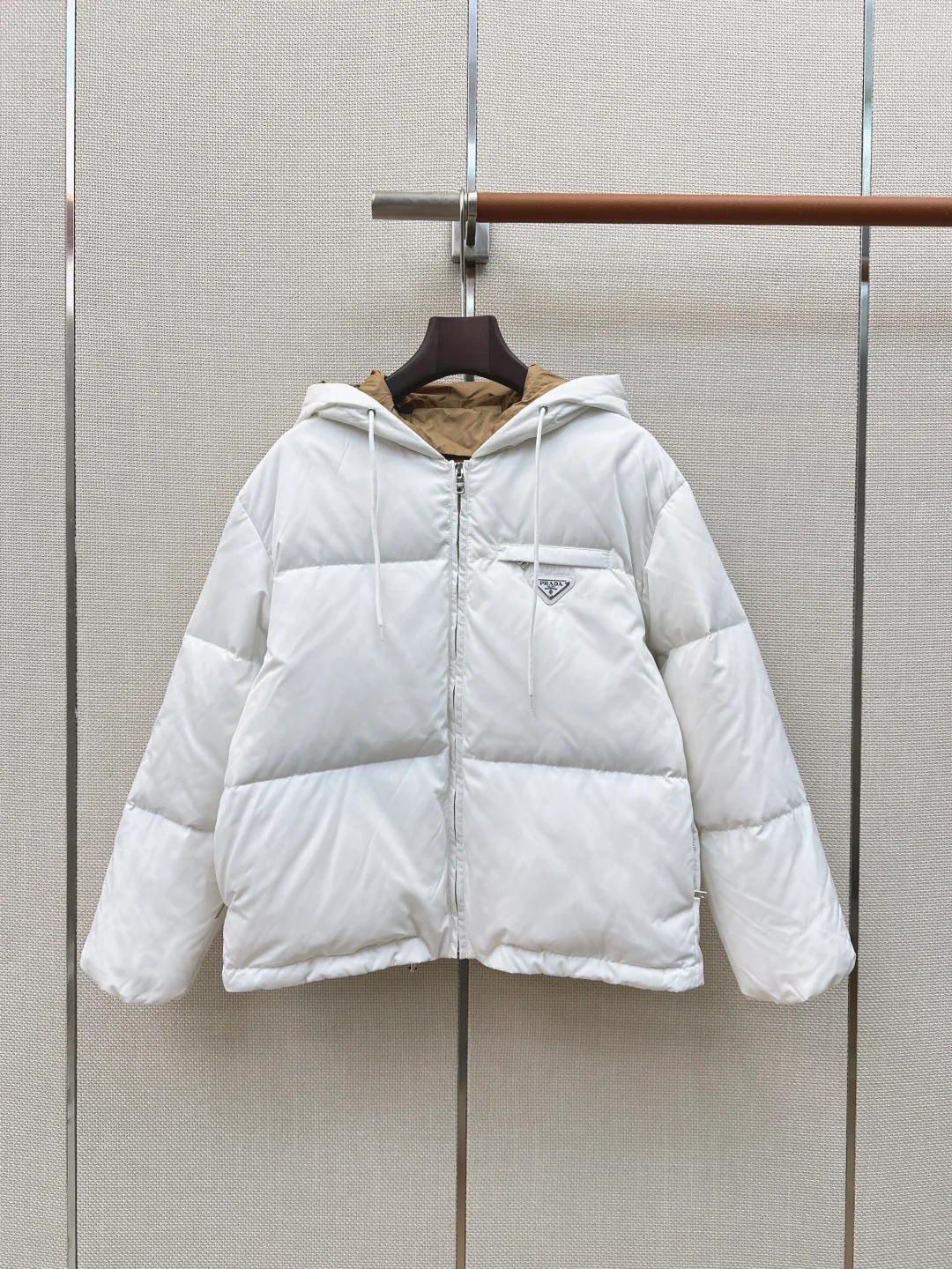 Куртки И Пуховики Женские Prada 18183488
