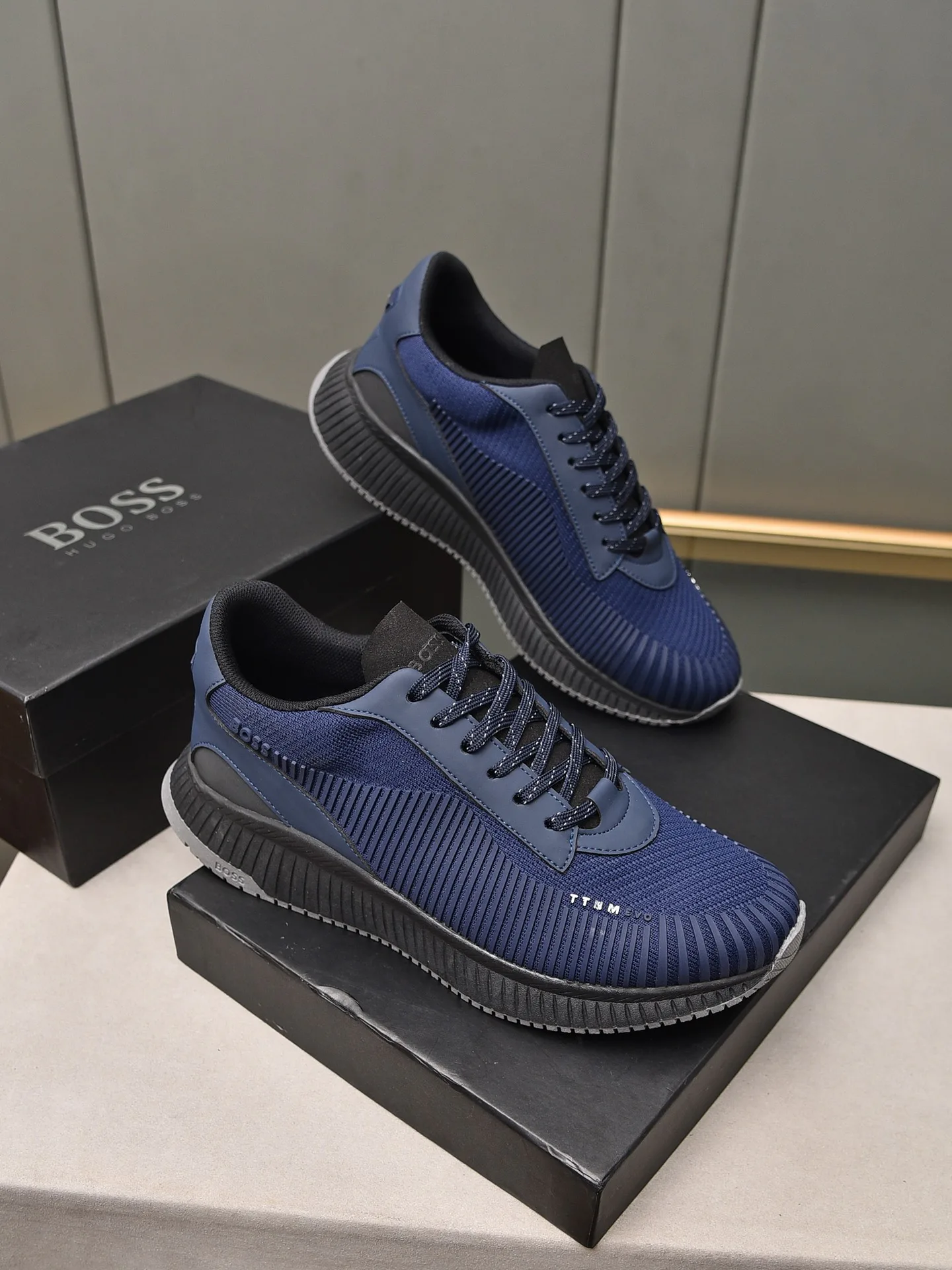 Кроссовки Женские Hugo Boss 283851