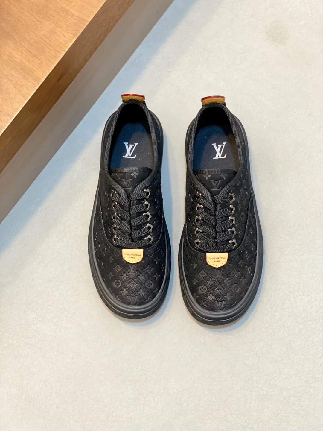 Кроссовки Мужские Louis Vuitton 18707519