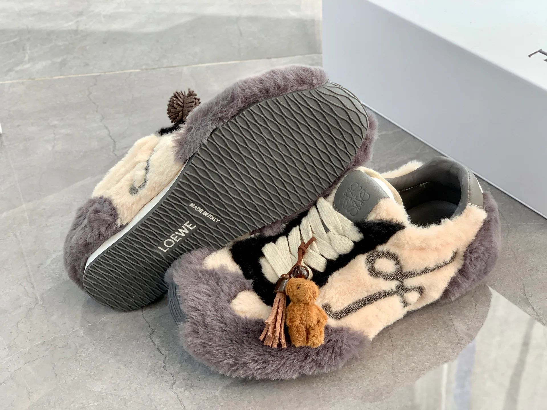 Кроссовки Женские Loewe 554124