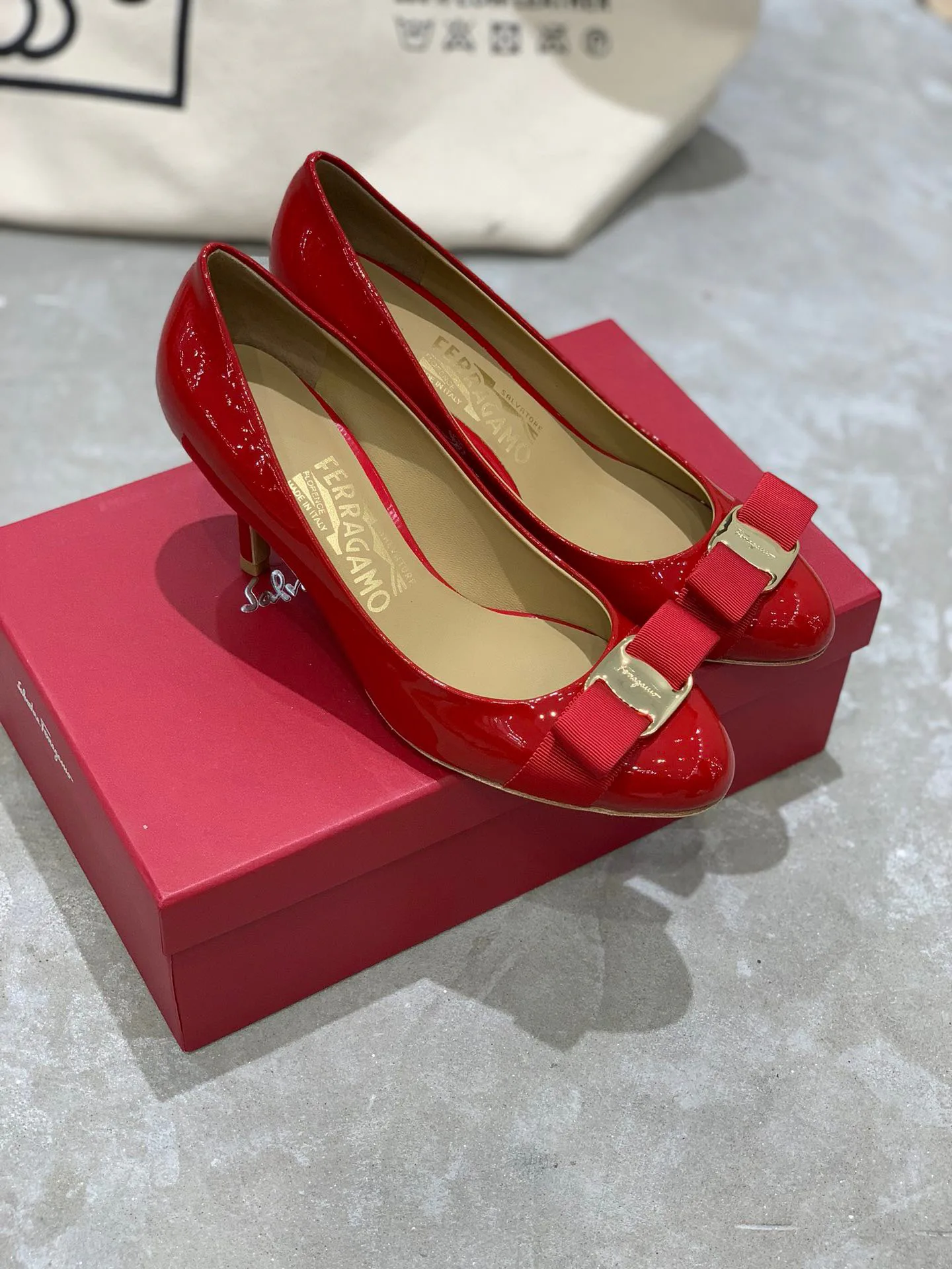 Туфли Женские Salvatore Ferragamo 18340726