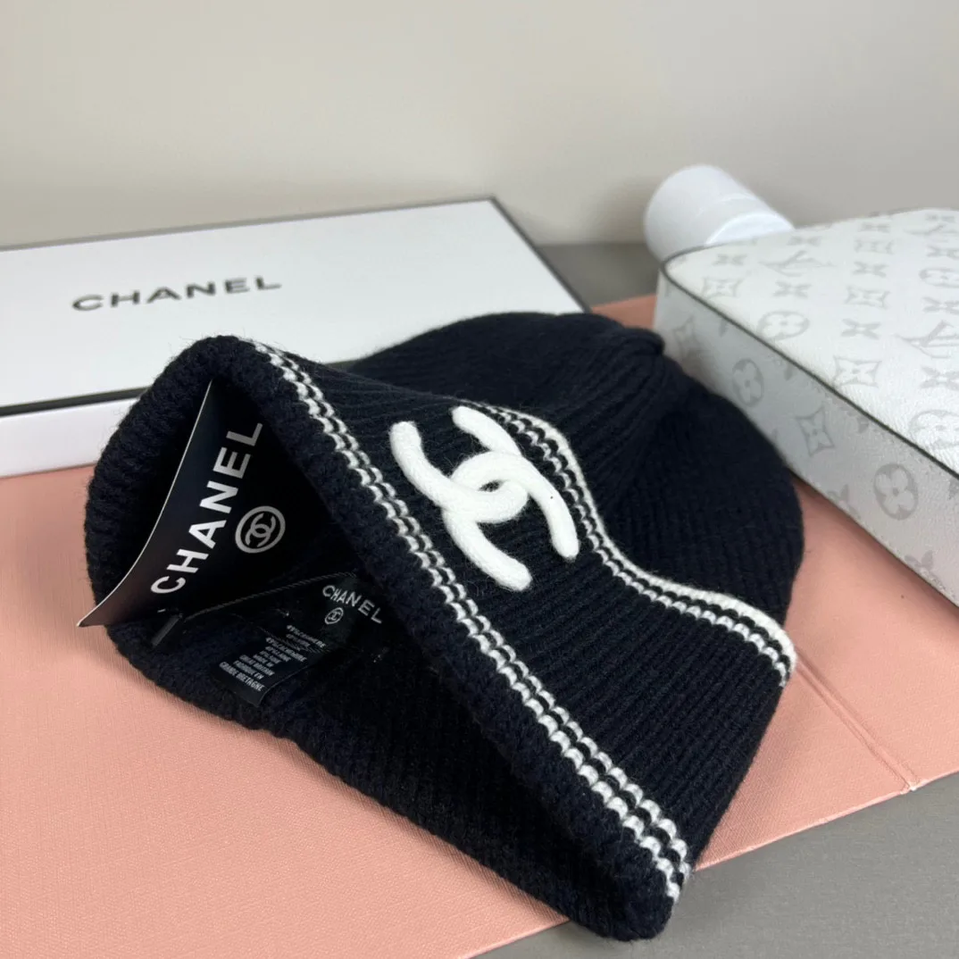 Головные Уборы Chanel 18105738