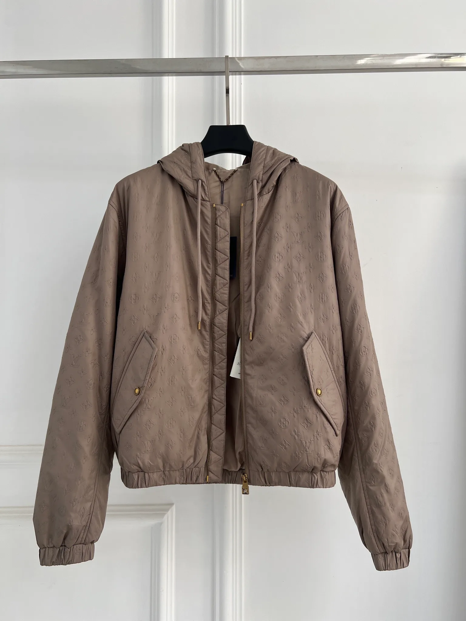 Куртки И Пуховики Женские Louis Vuitton 12842414