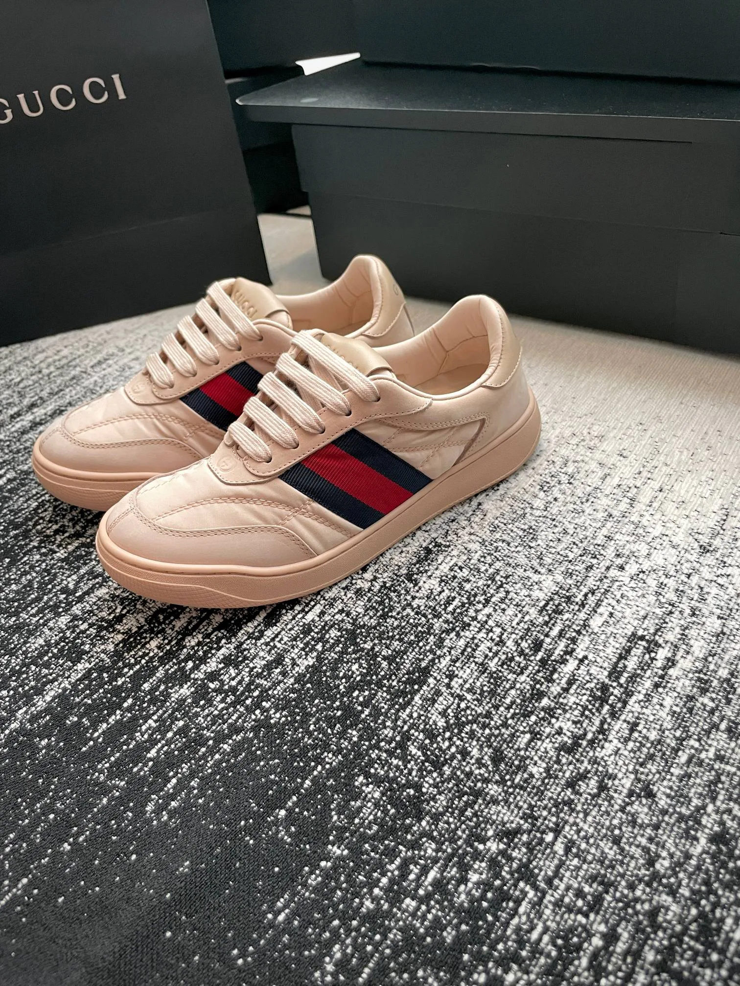 Кроссовки Женские Gucci 18447994