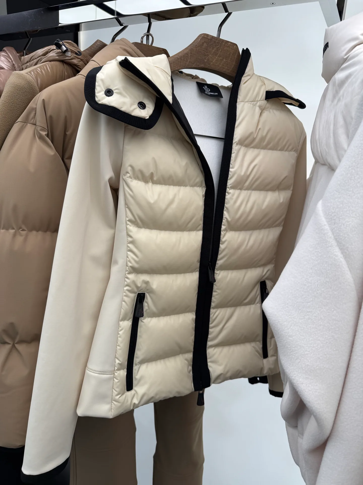Куртки И Пуховики Женские Moncler 18692507