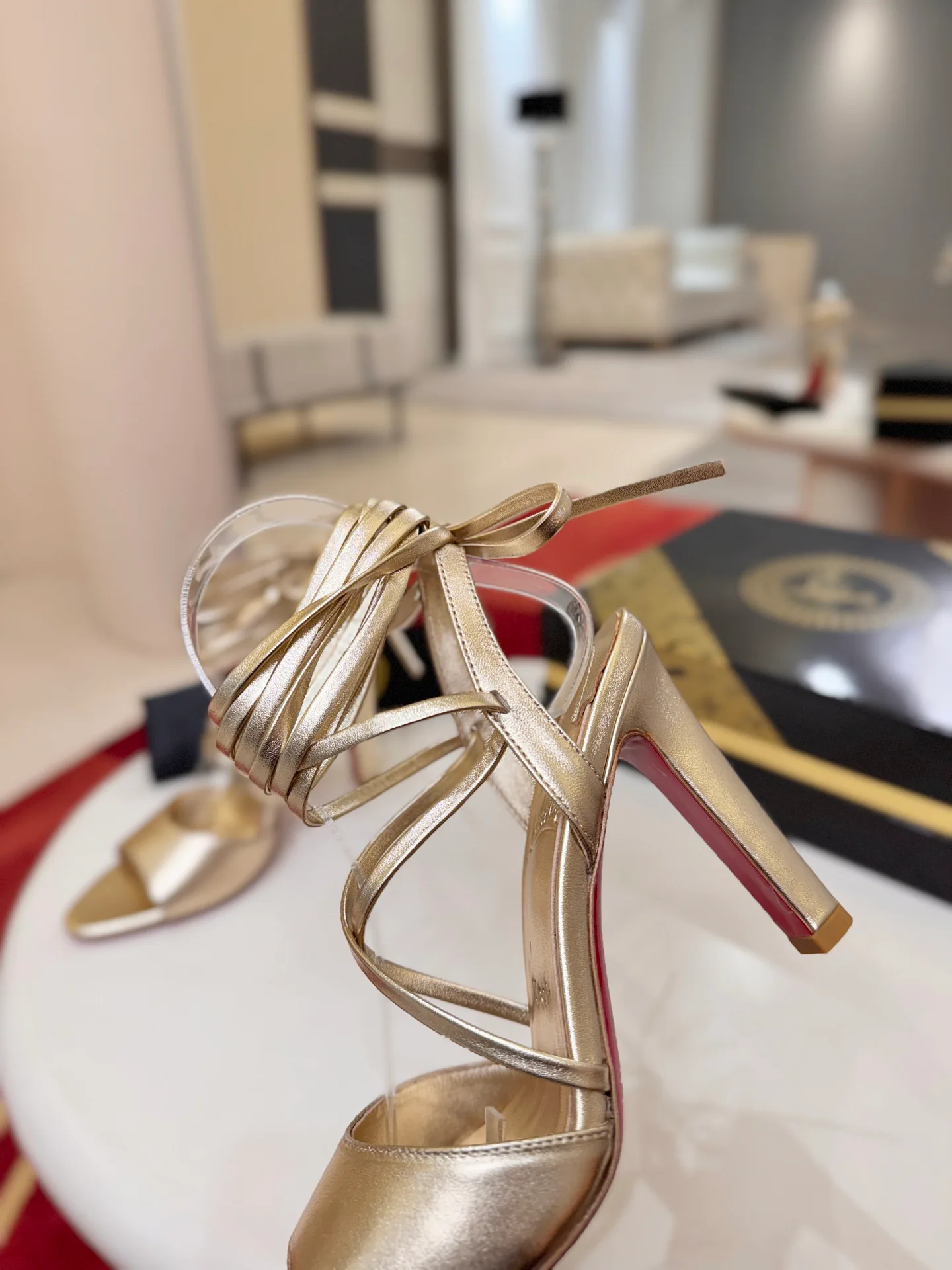 Босоножки Женские Christian Louboutin 19570906
