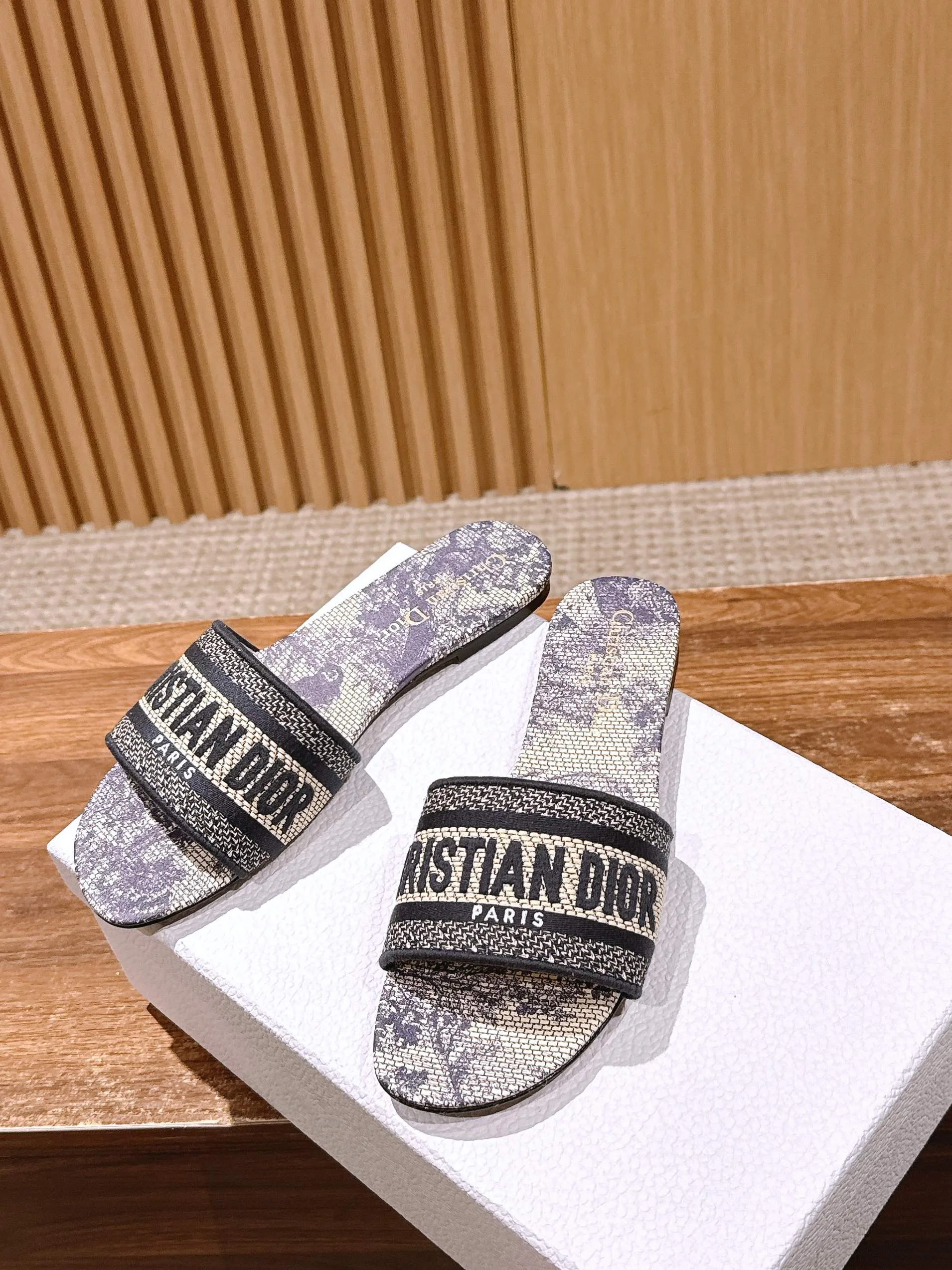 Шлепанцы Женские Christian Dior 11599944