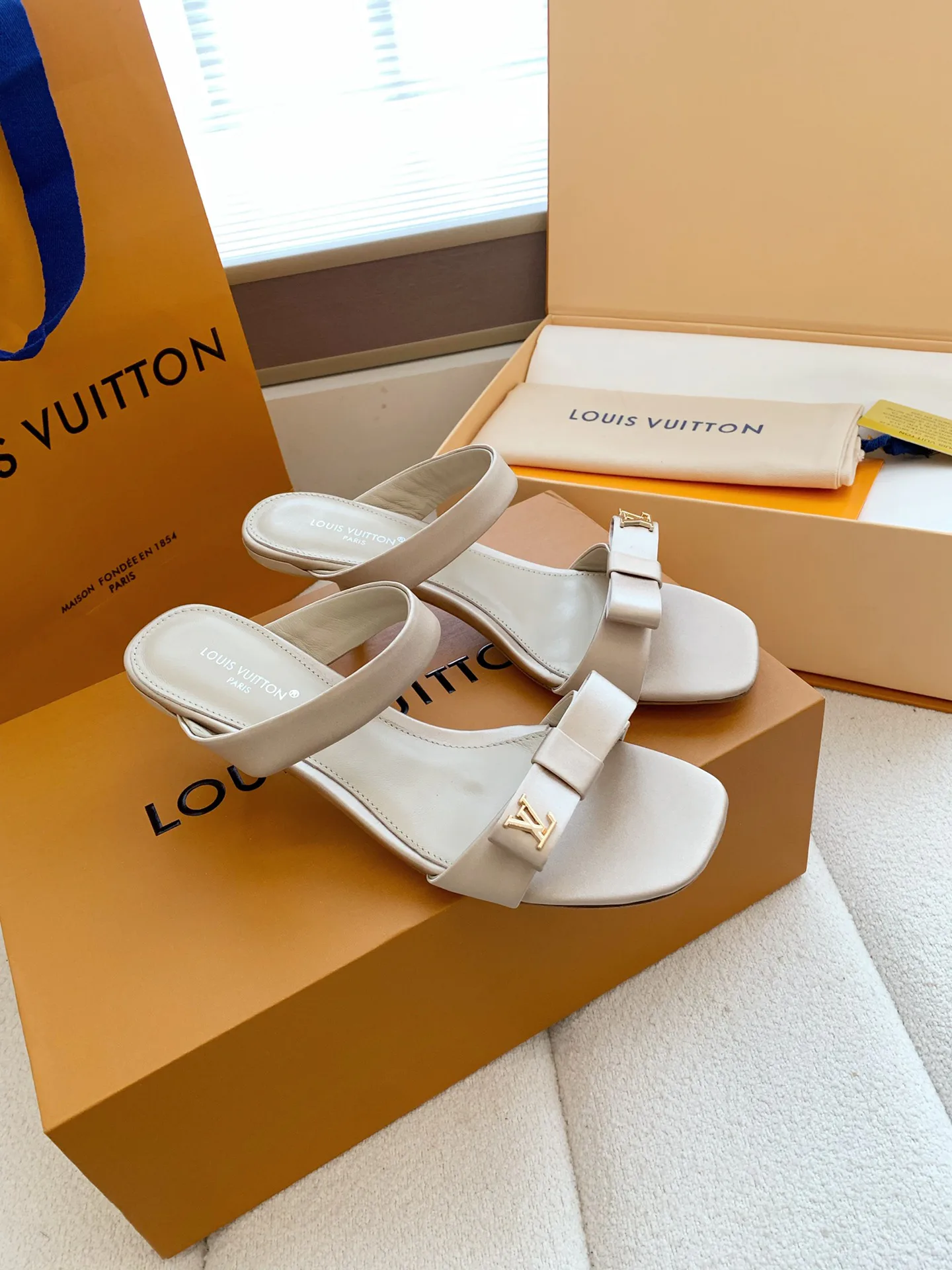 Босоножки Женские Louis Vuitton 13084442