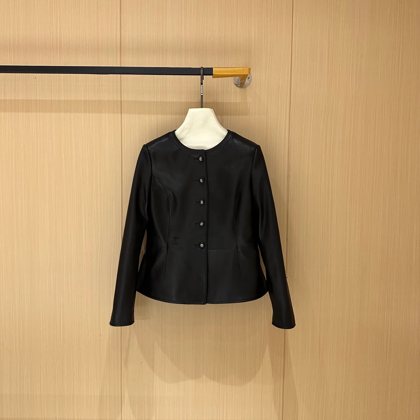 Кожаные Куртки И Дублёнки Женские Christian Dior 11007757