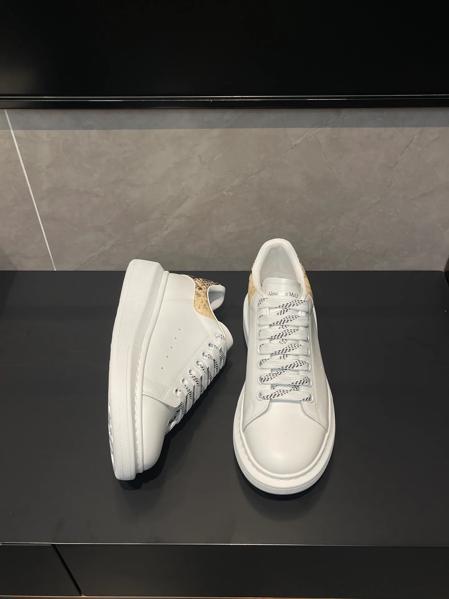 Кроссовки Женские Alexander Mcqueen 18363872