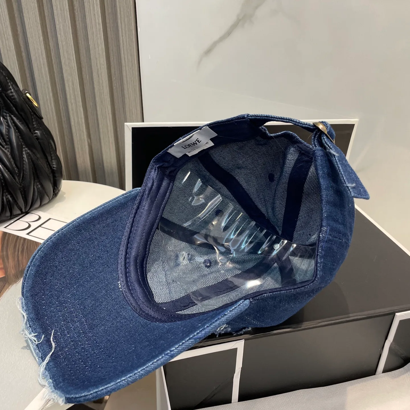 Головные Уборы Loewe 10879