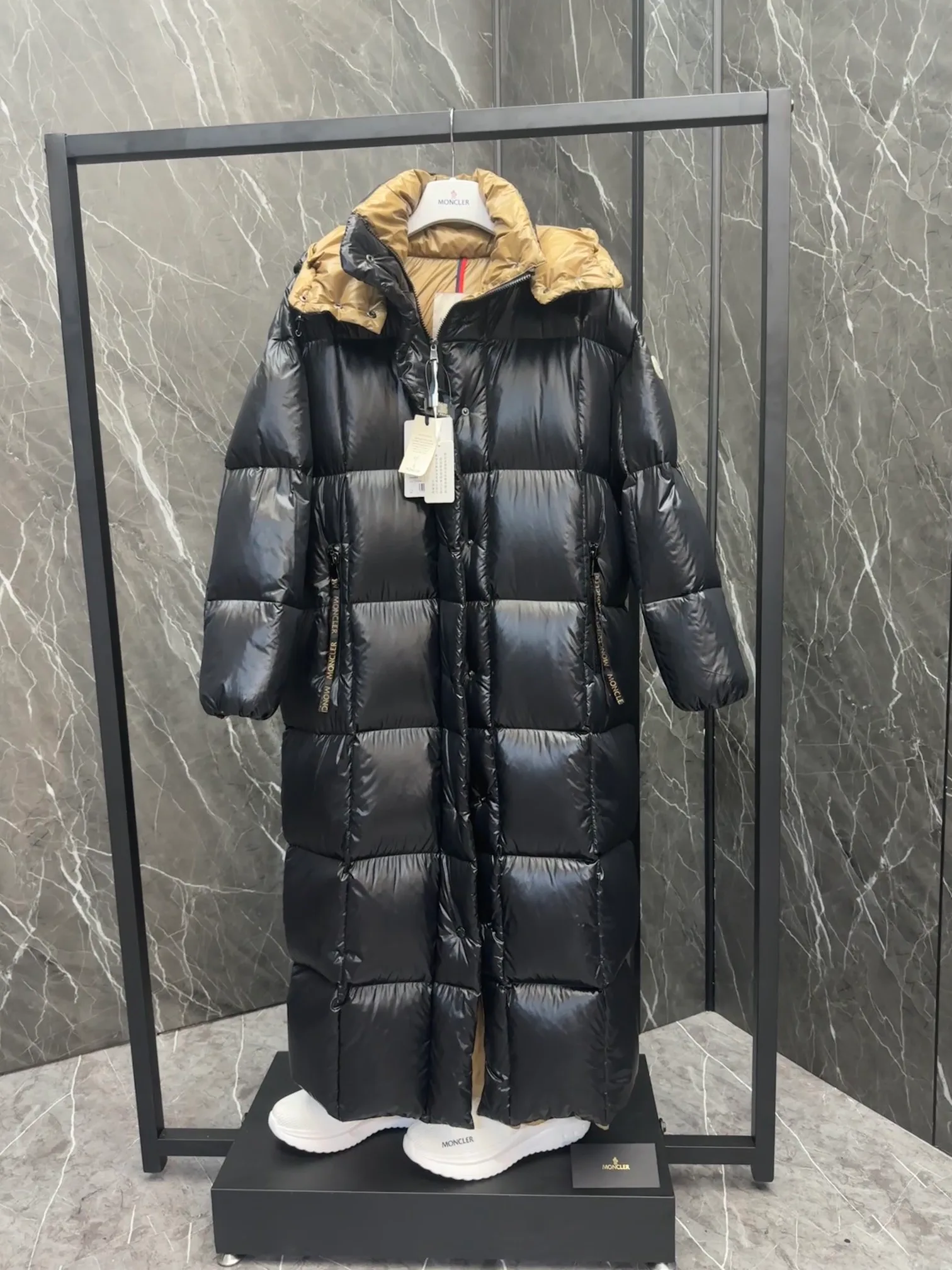 Куртки И Пуховики Женские Moncler 18443643