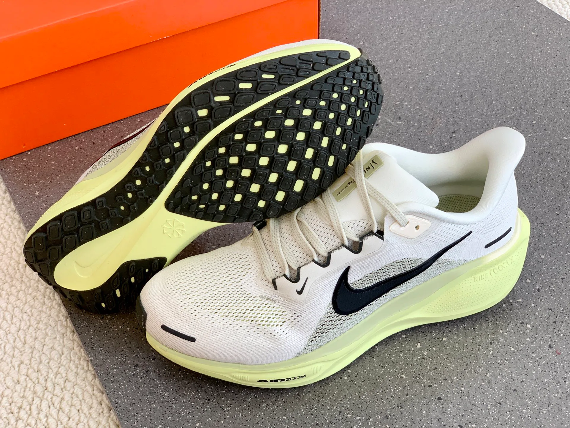 Кроссовки Женские Nike 230360